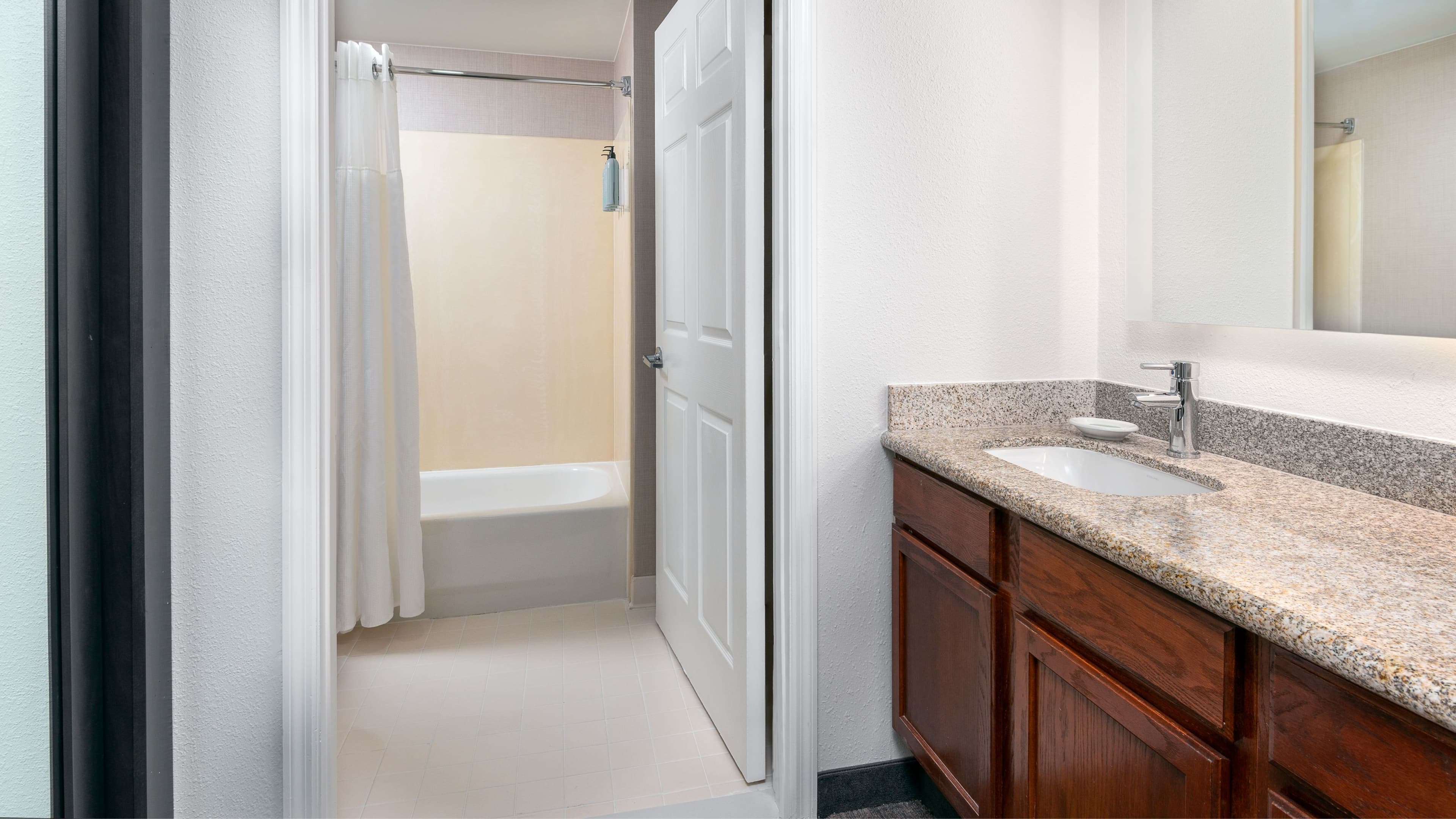 1 Bedroom Suite - Image 5