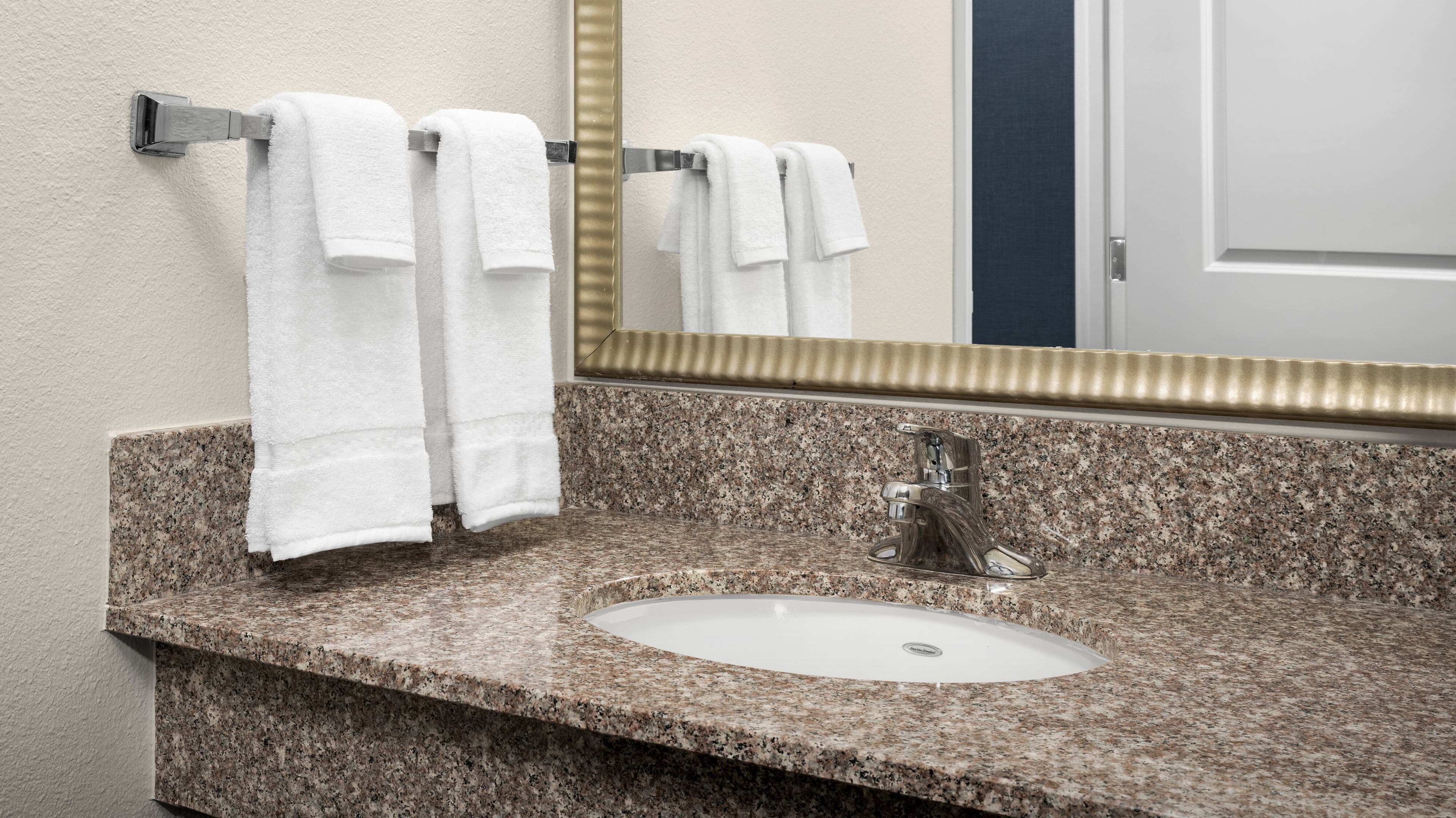 1 Bedroom Suite - Image 10