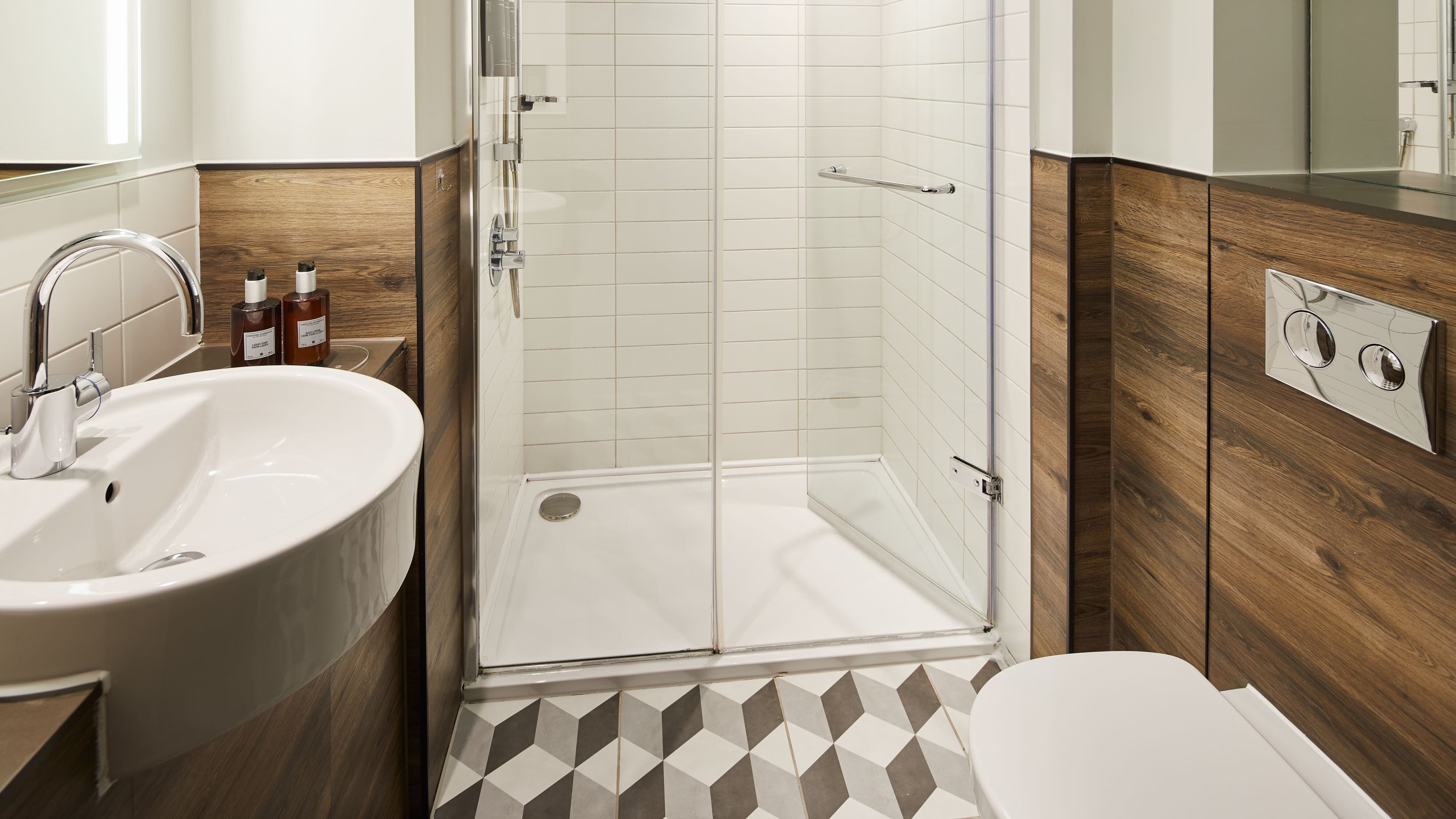 One Bedroom Open Plan - Image 4