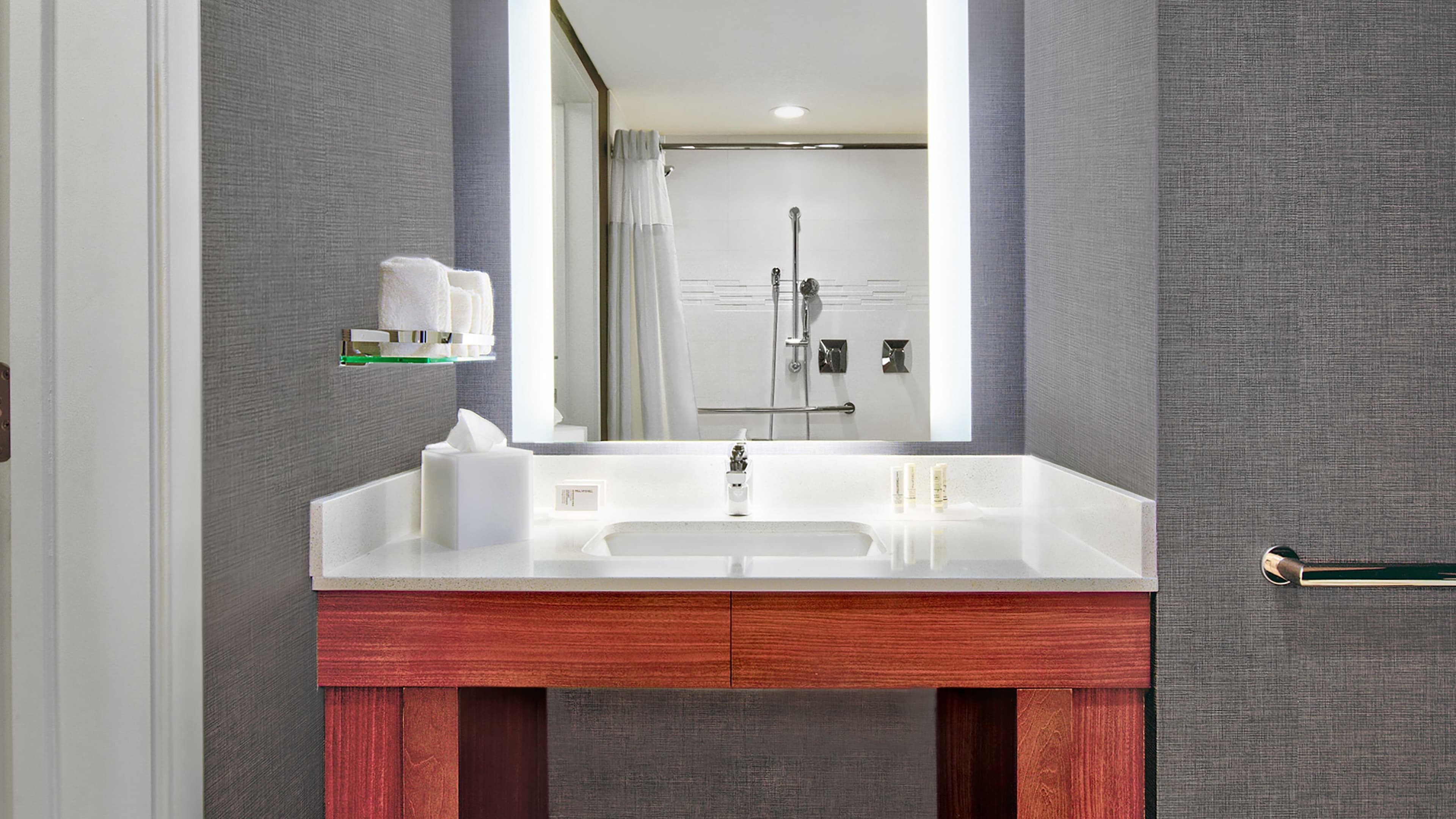 Studio King Suite - Image 6