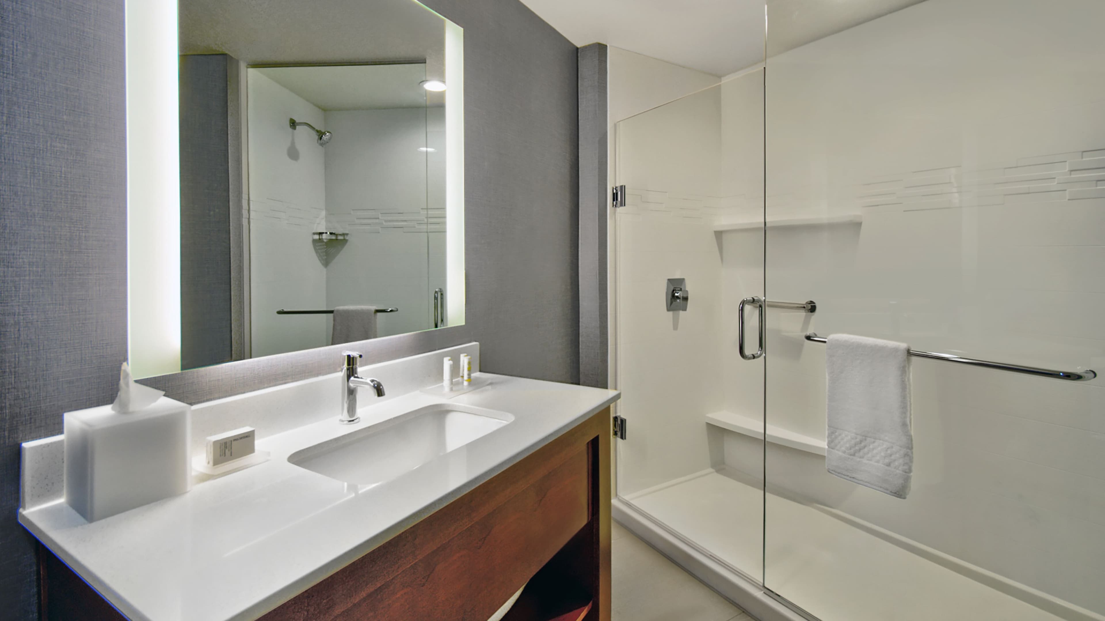 Studio King Suite - Image 9