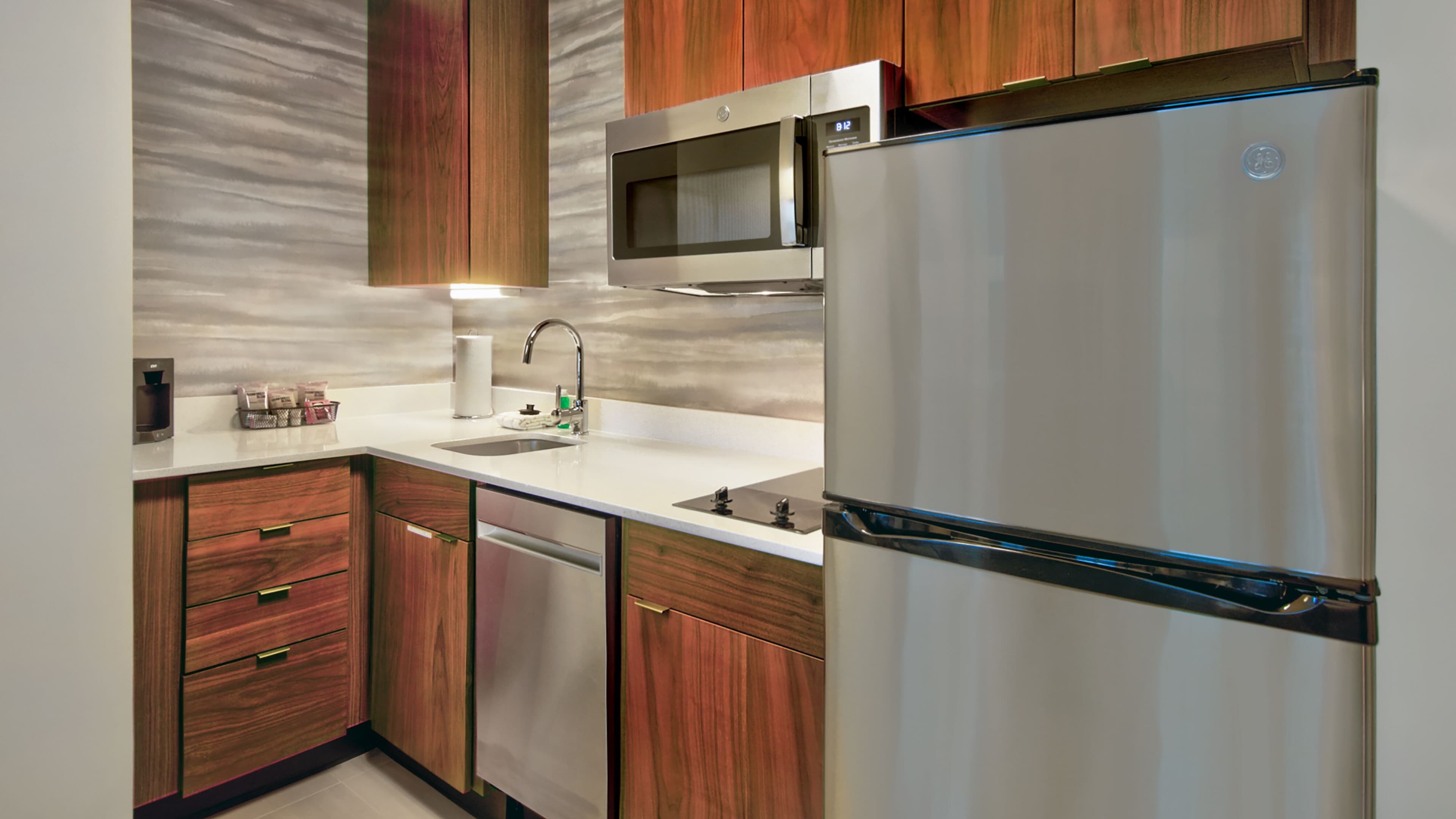 Studio King Suite - Image 8