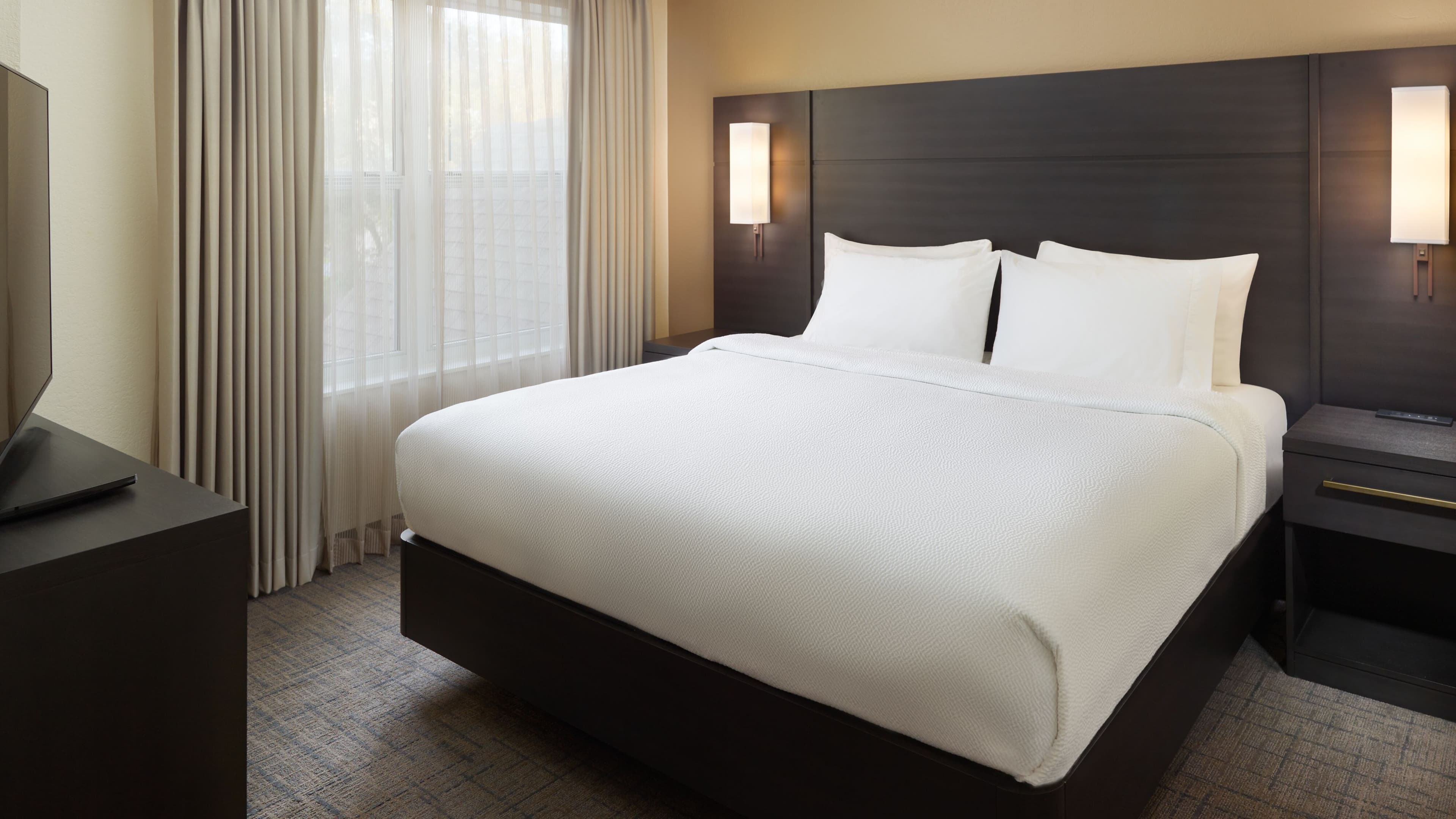 1 Bedroom Suite - Image 2