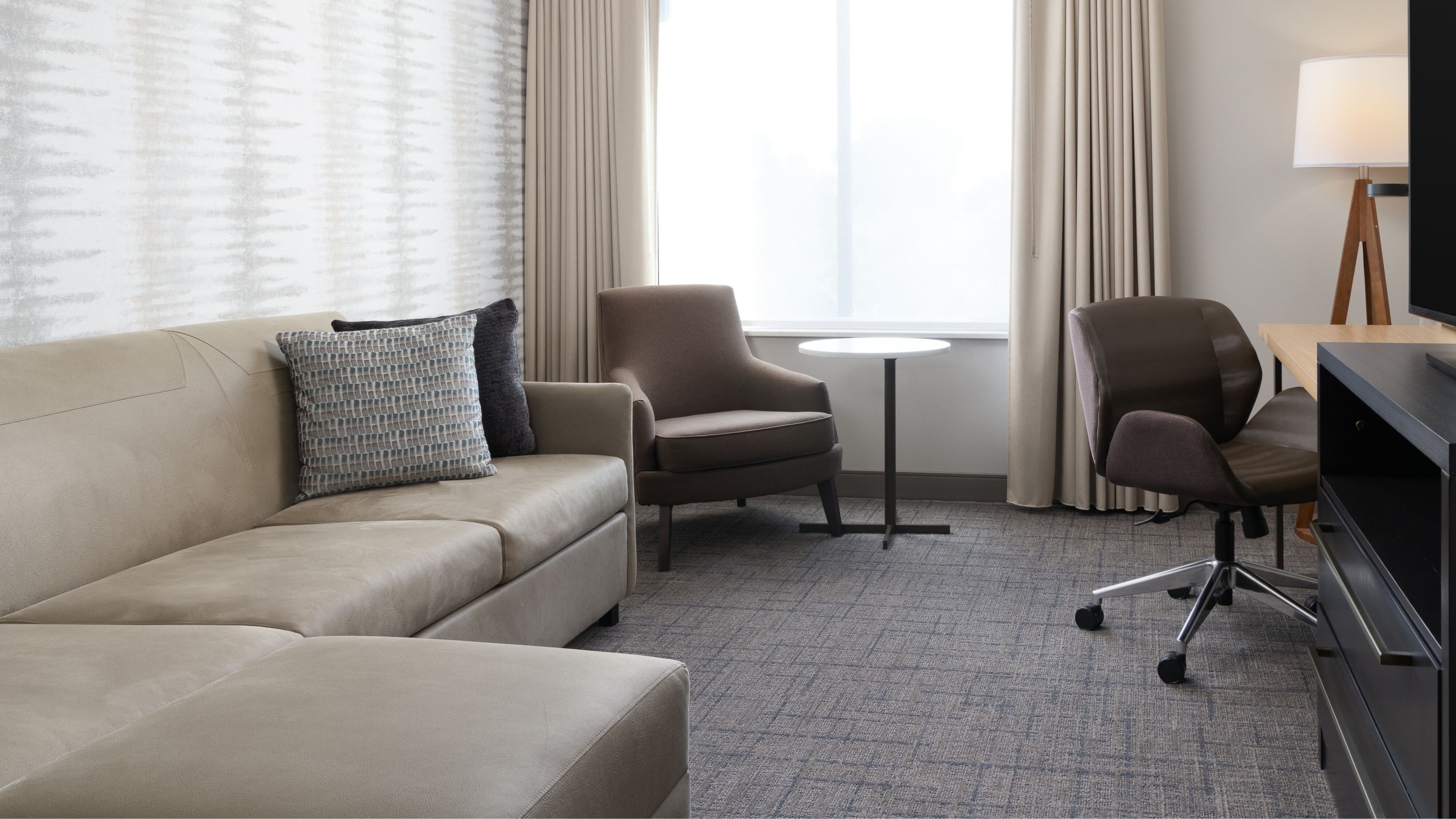 One Bedroom with Bathtub - Image 1