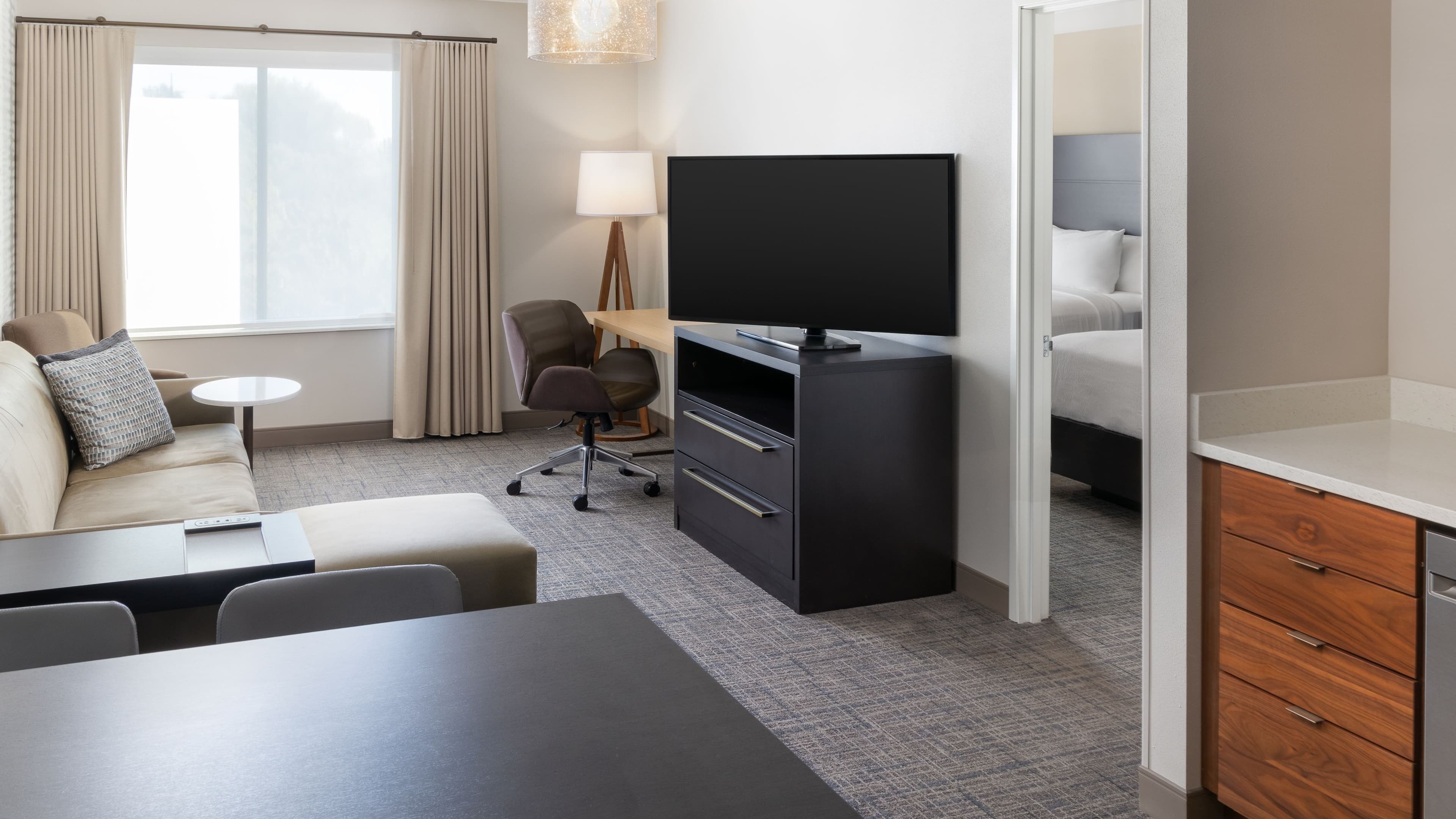 One Bedroom with Bathtub - Image 2