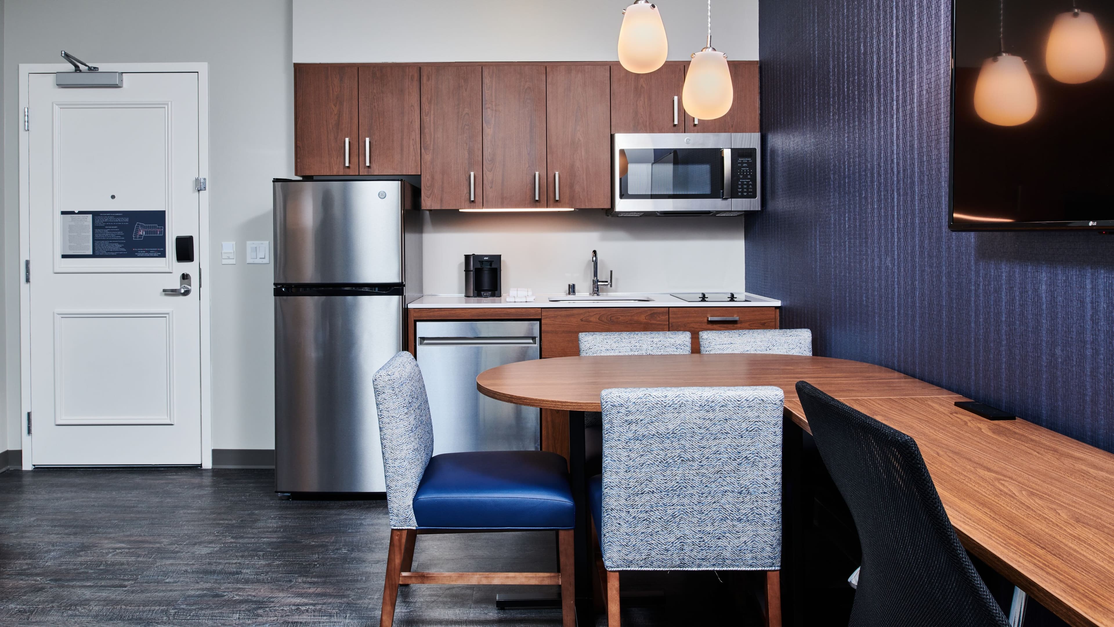 1 Bedroom Suite - Image 1