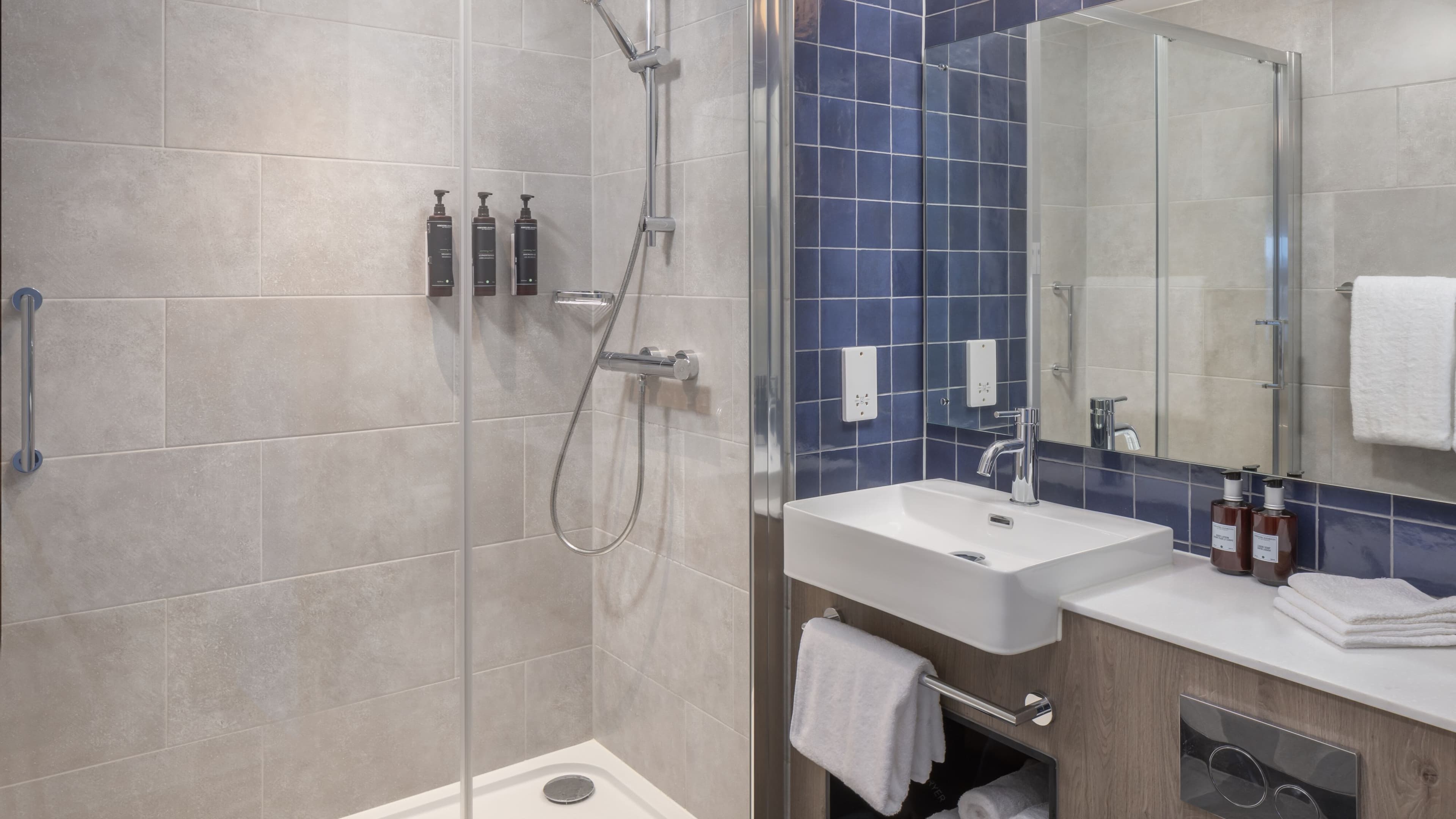 Studio Queen - Image 4