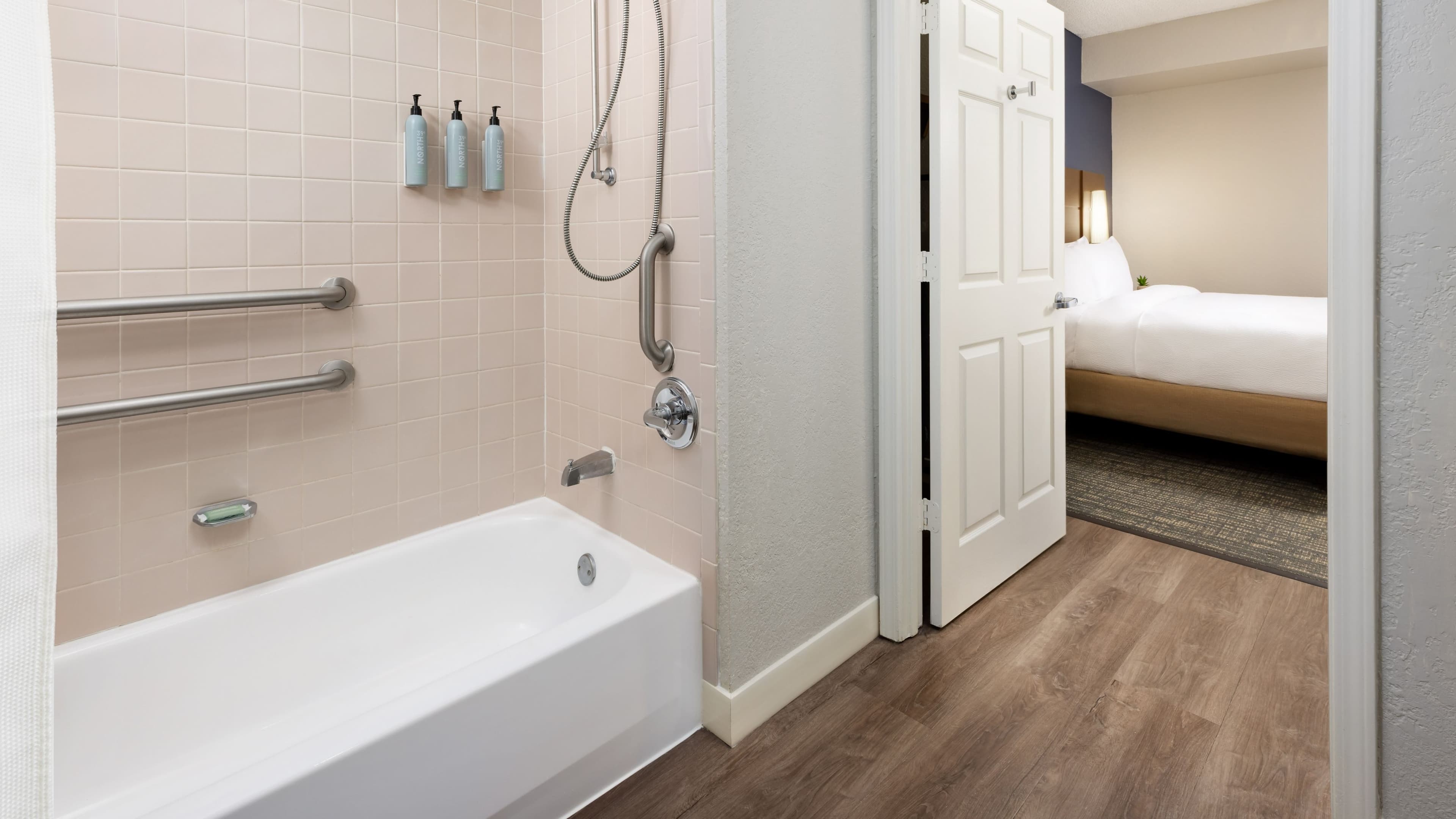 1 Bedroom Suite - Image 10