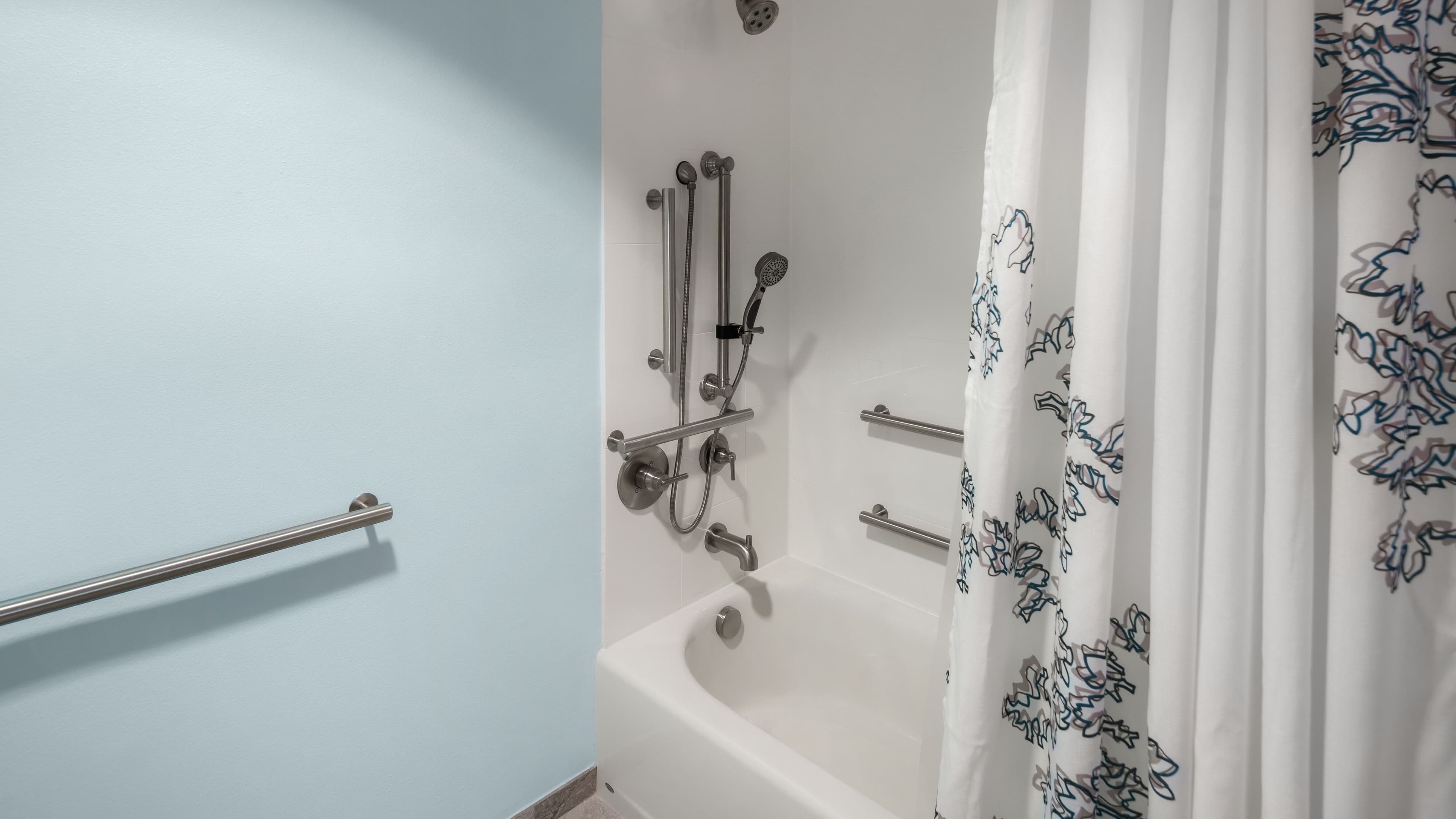 1 Bedroom Suite - Image 4