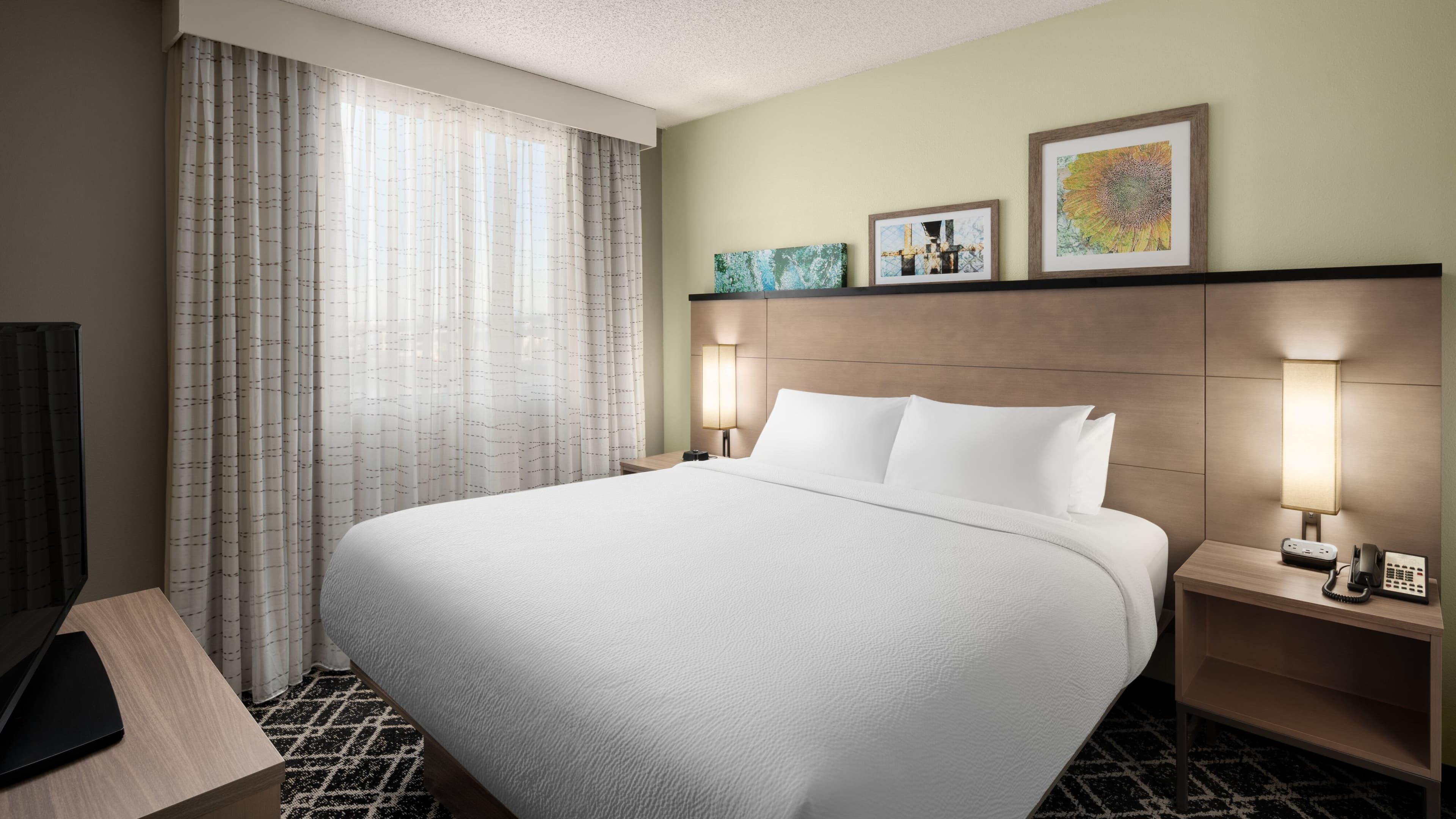 1 Bedroom Suite - Image 2