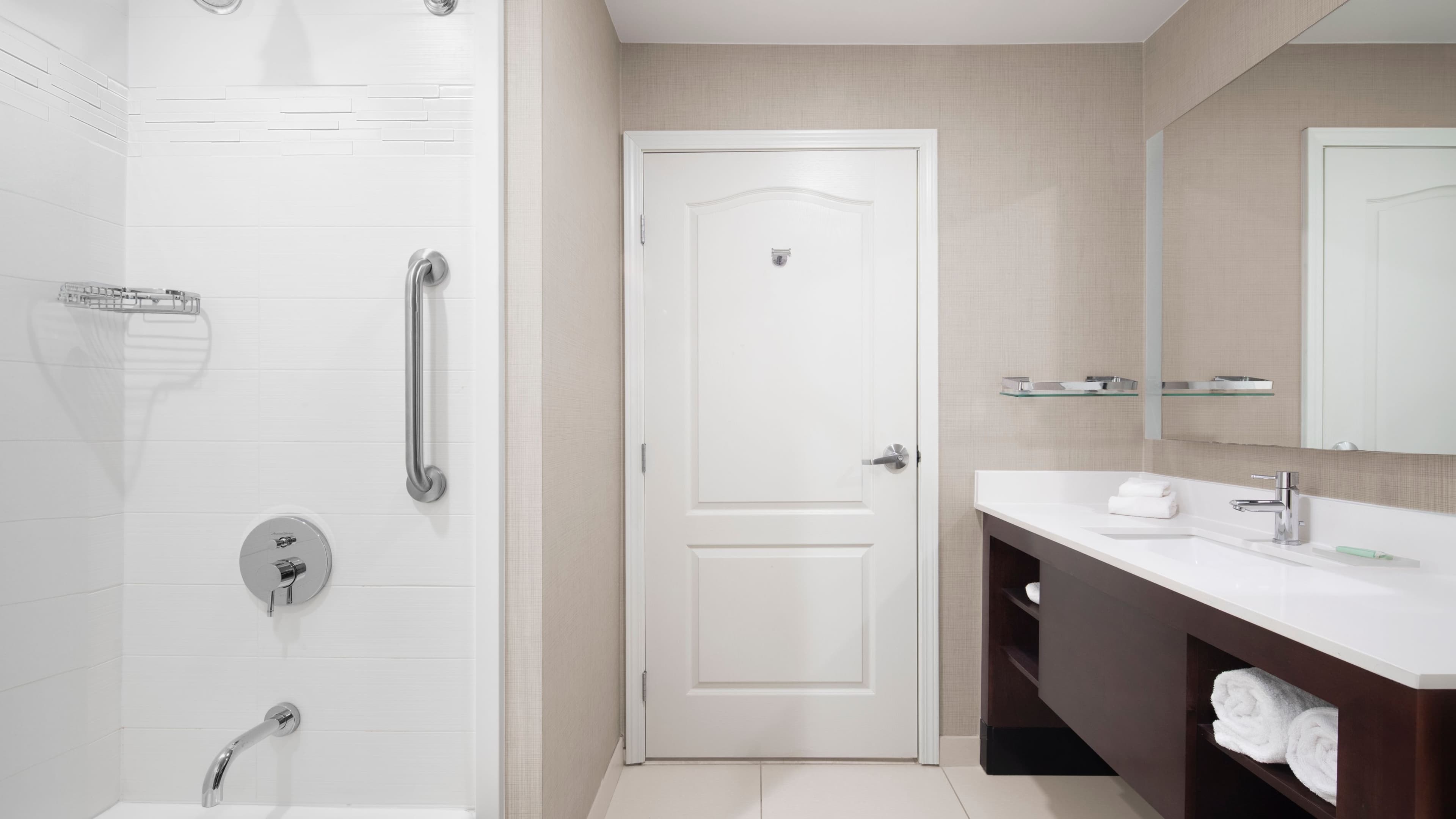 1 Bedroom Suite - Image 4