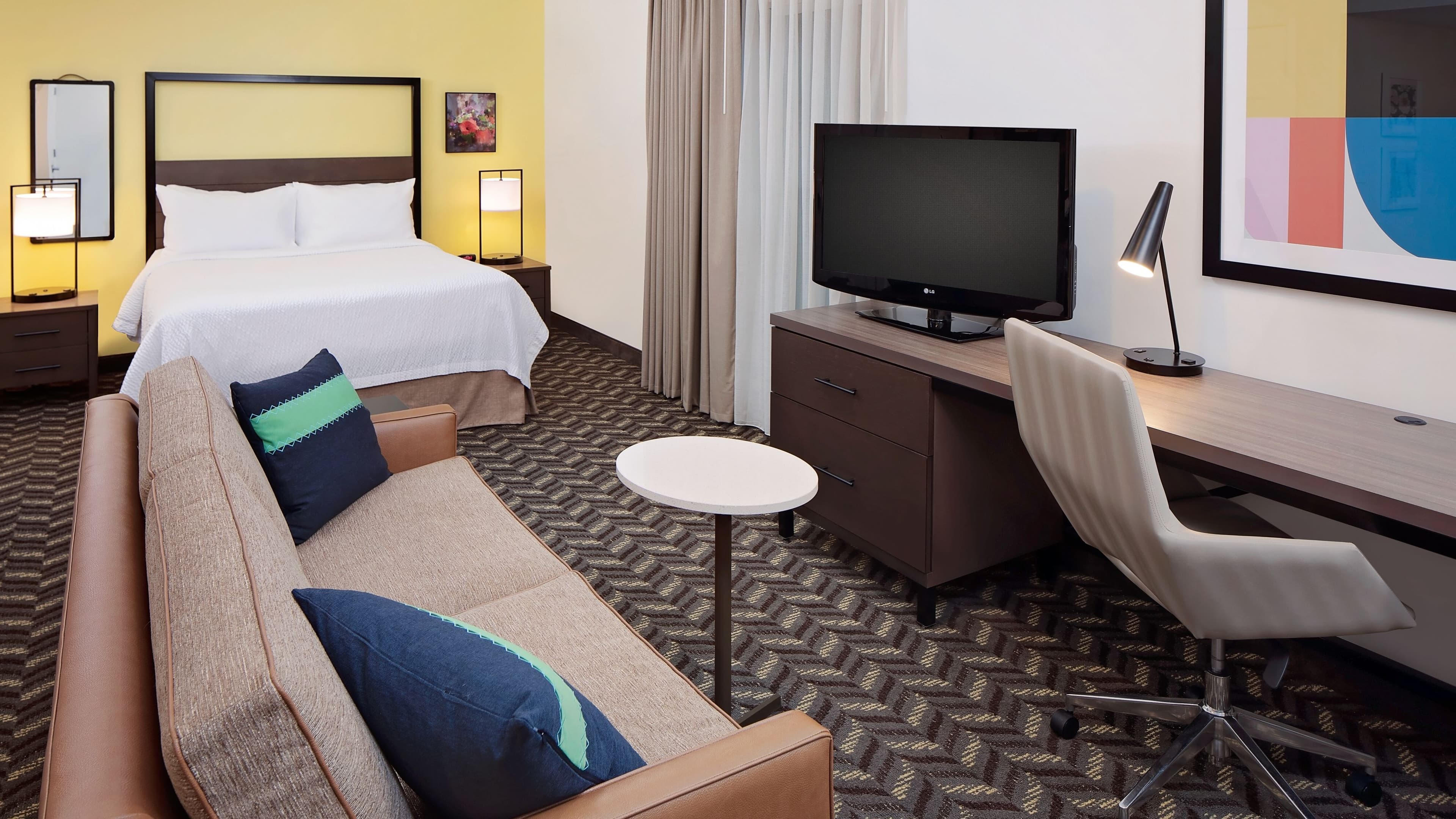 Queen Studio - Image 1