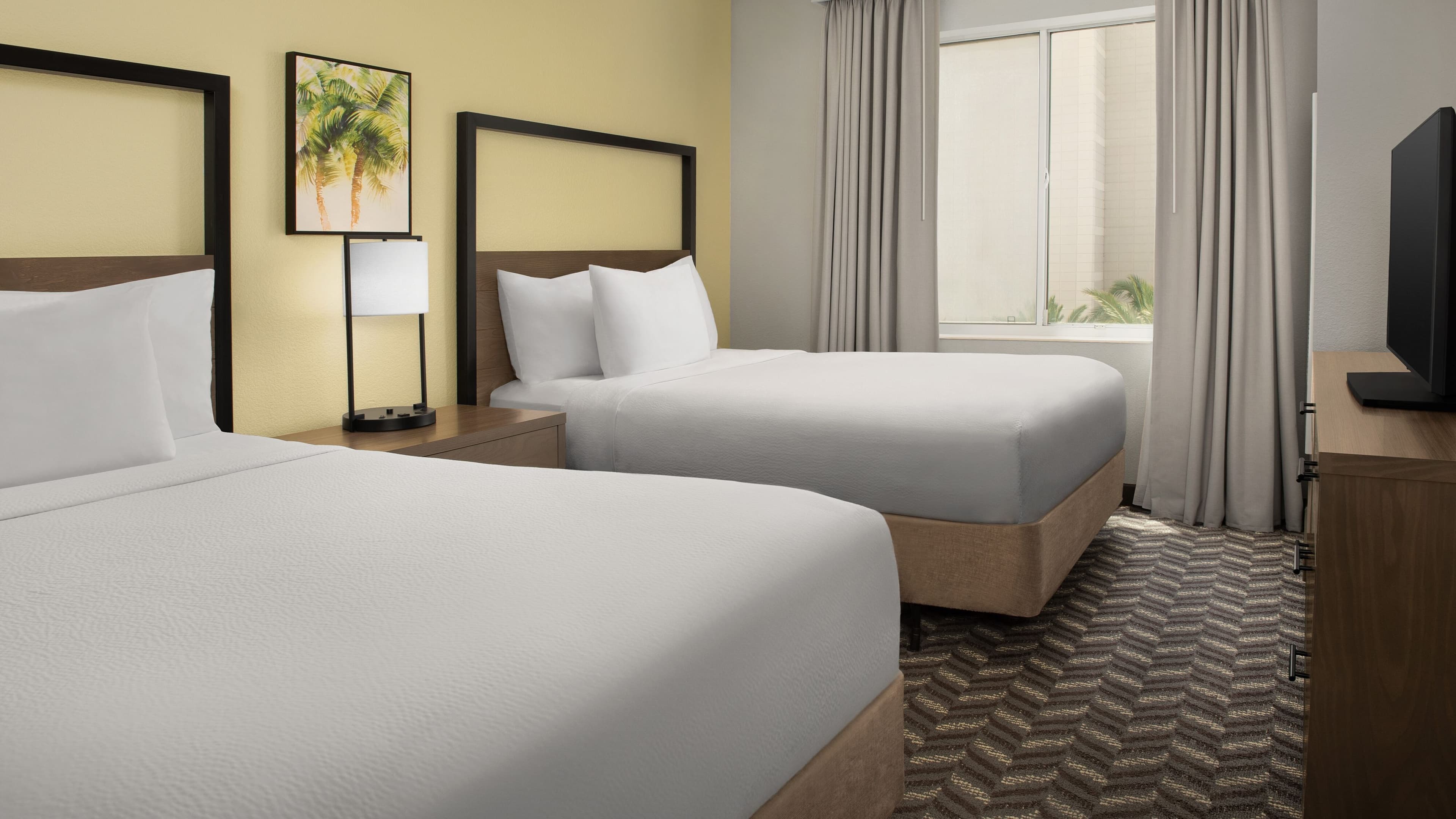 1 Bedroom 2 Queen Suite - Image 2