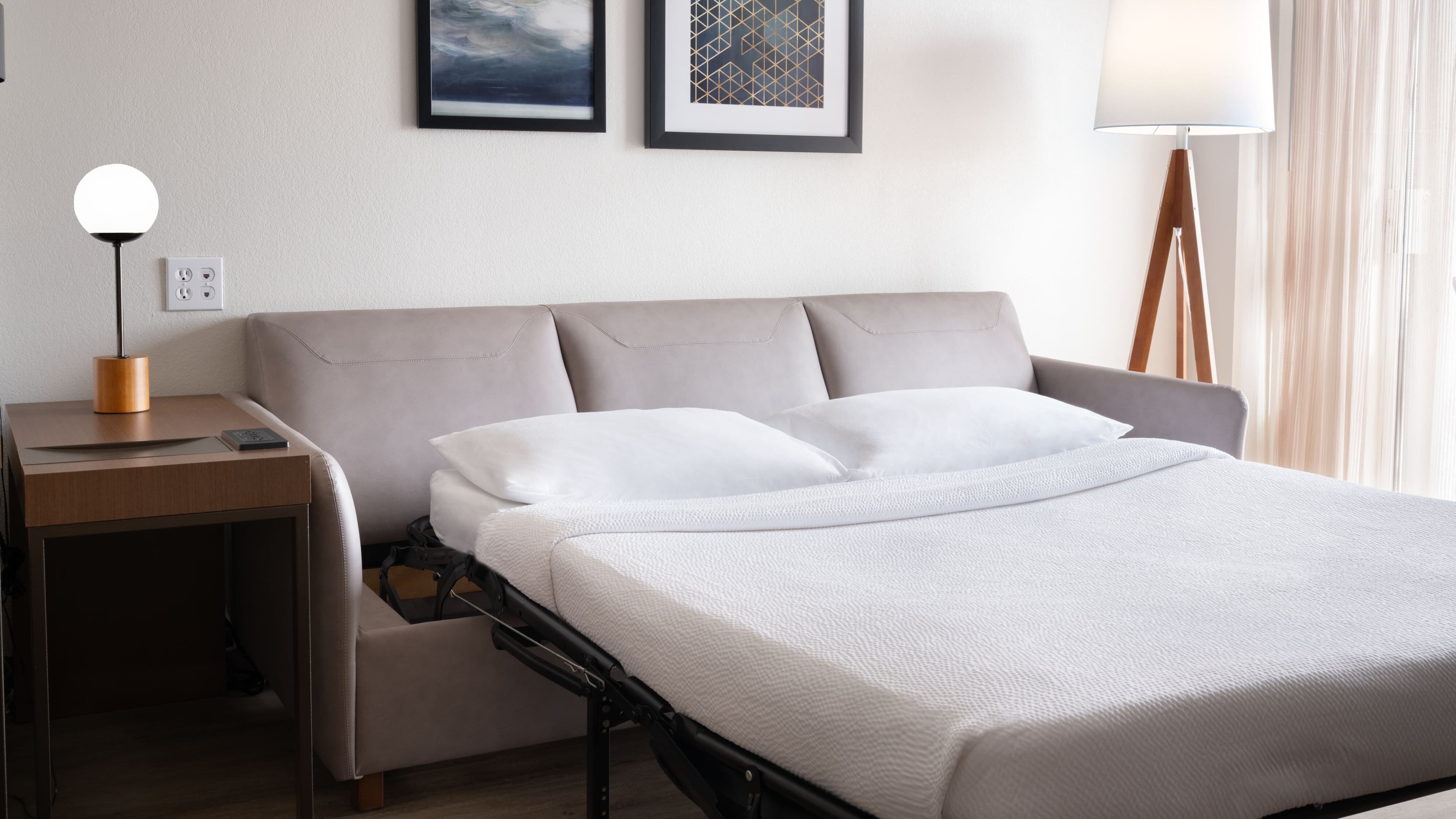 1 Bedroom Suite - Image 5