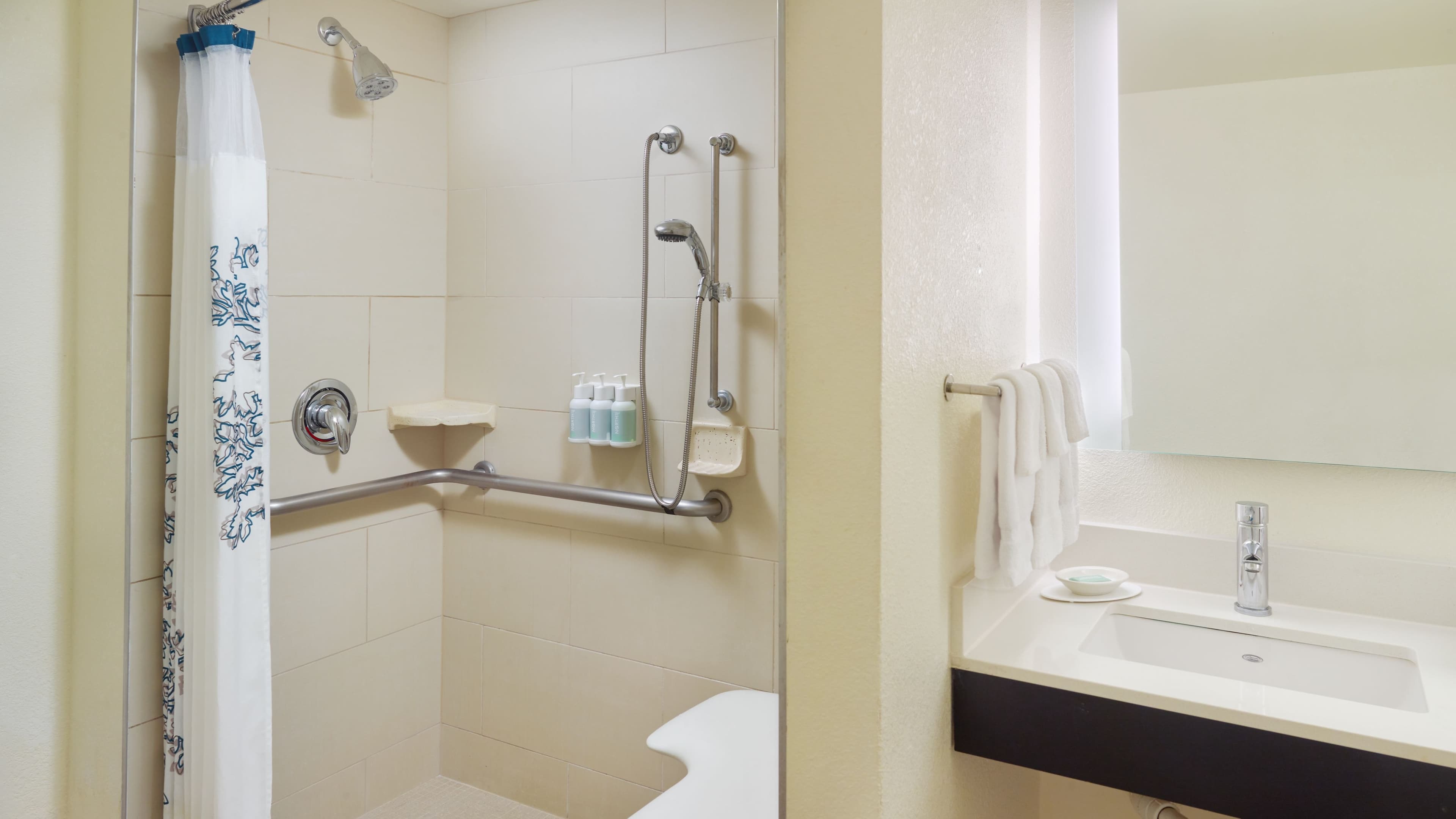 1 Bedroom Suite - Image 7