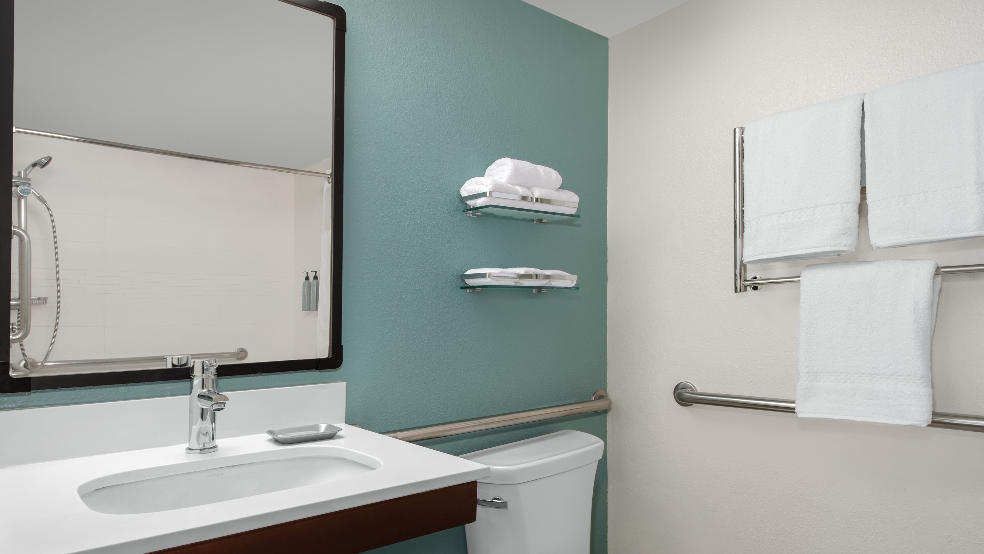 1 Bedroom 2 Queen Suite - Image 8