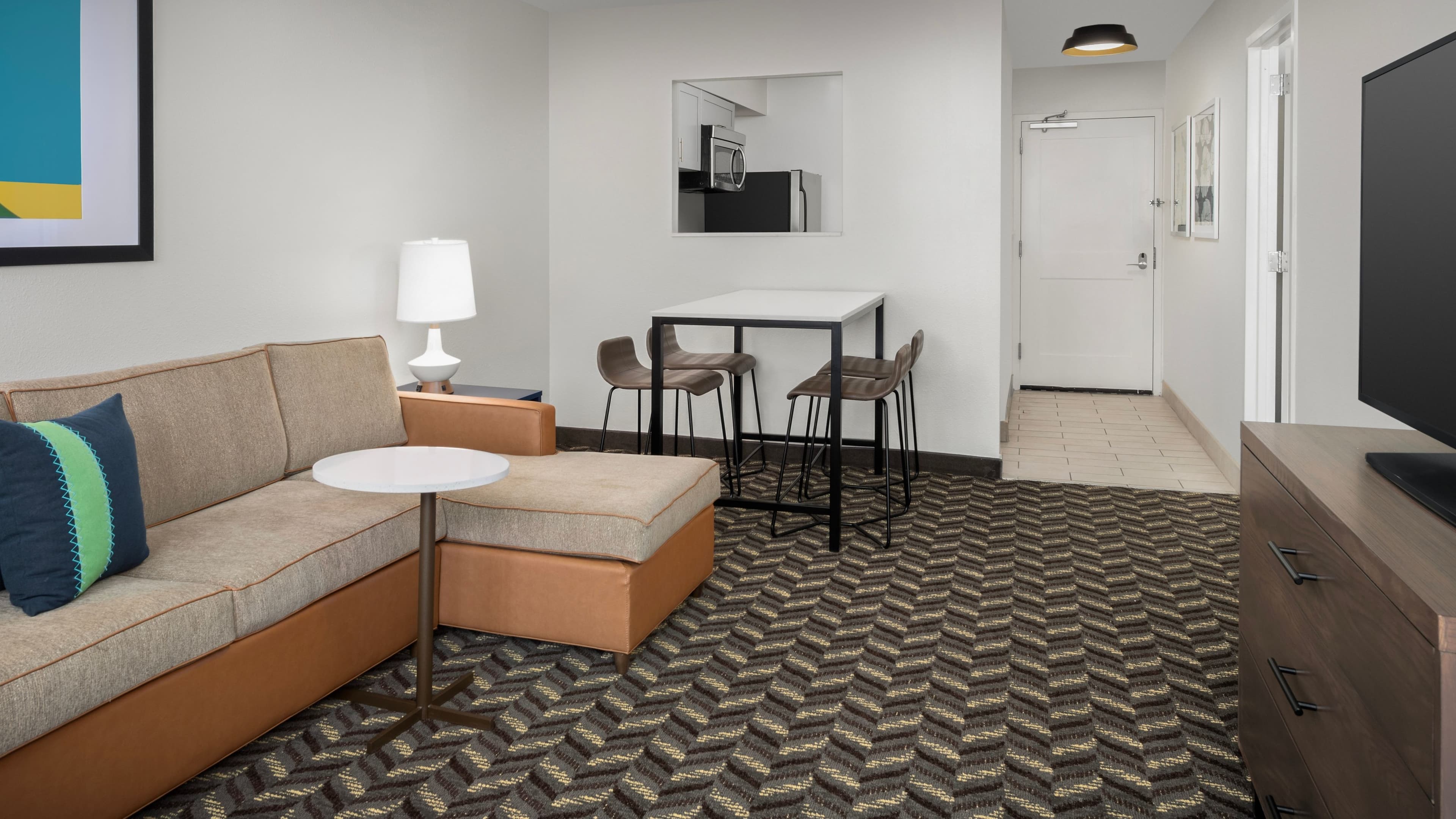 1 Bedroom 2 Queen Suite - Image 3