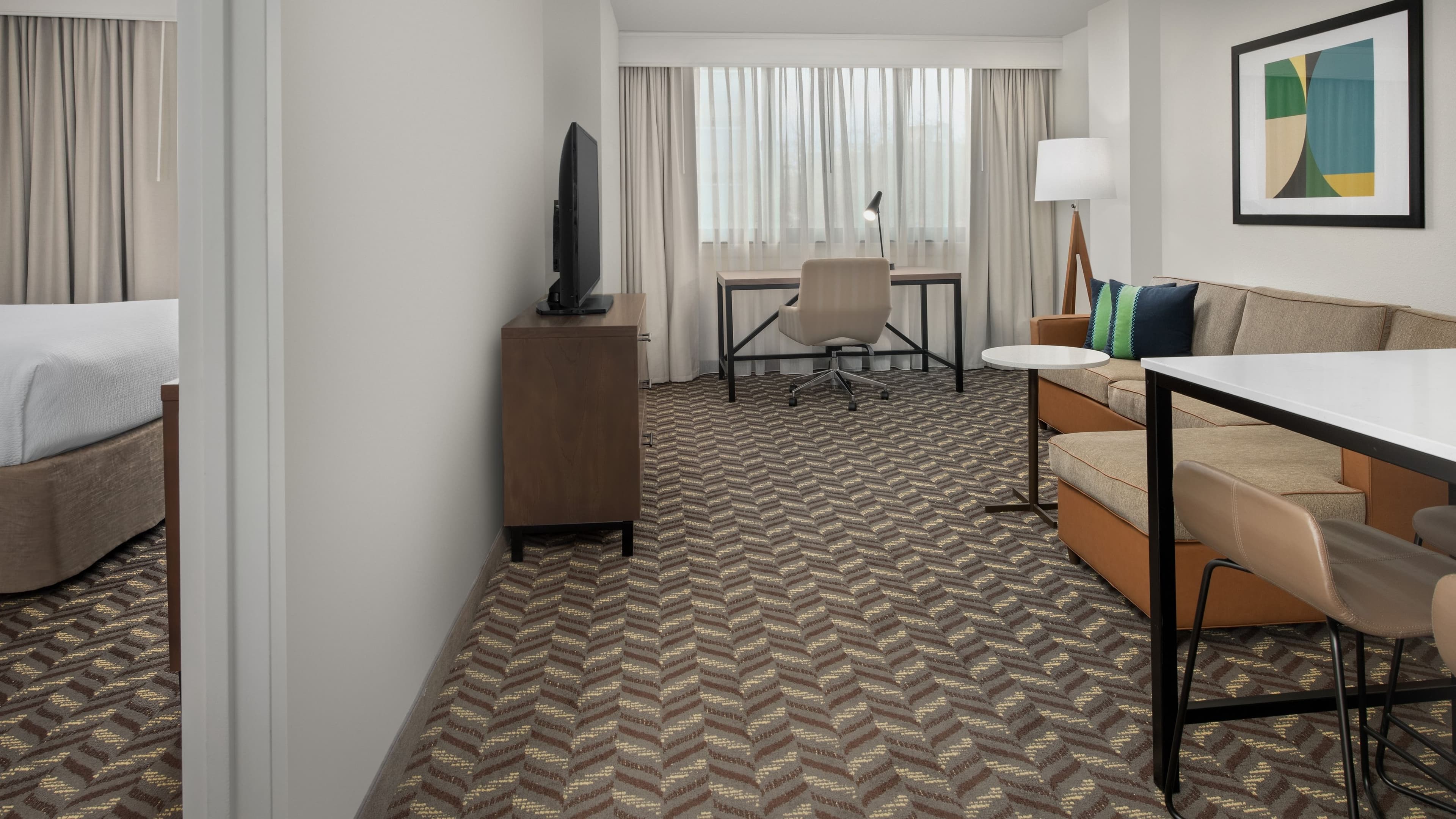 1 Bedroom 2 Queen Suite - Image 2