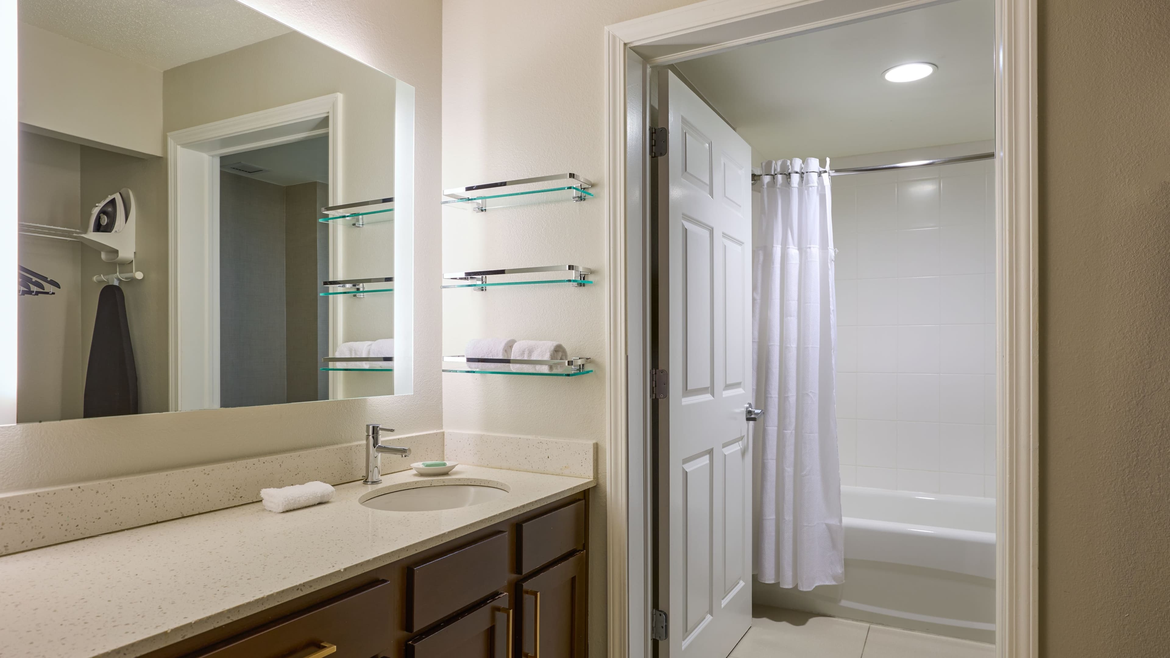 1 Bedroom Suite - Image 10