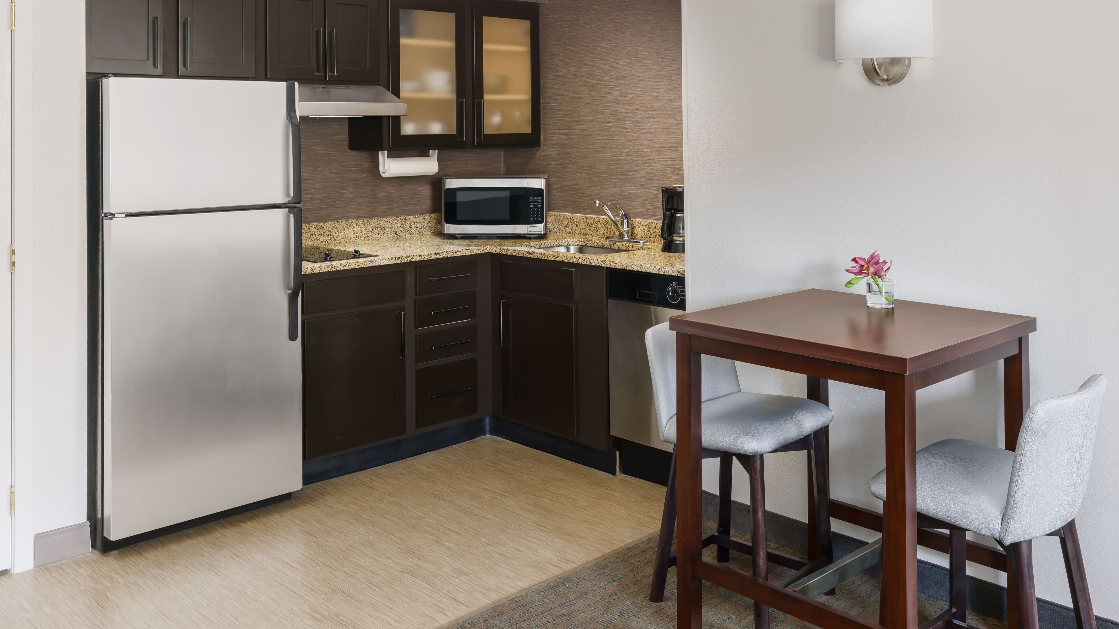 1 Bedroom 2 room Suite - Image 4