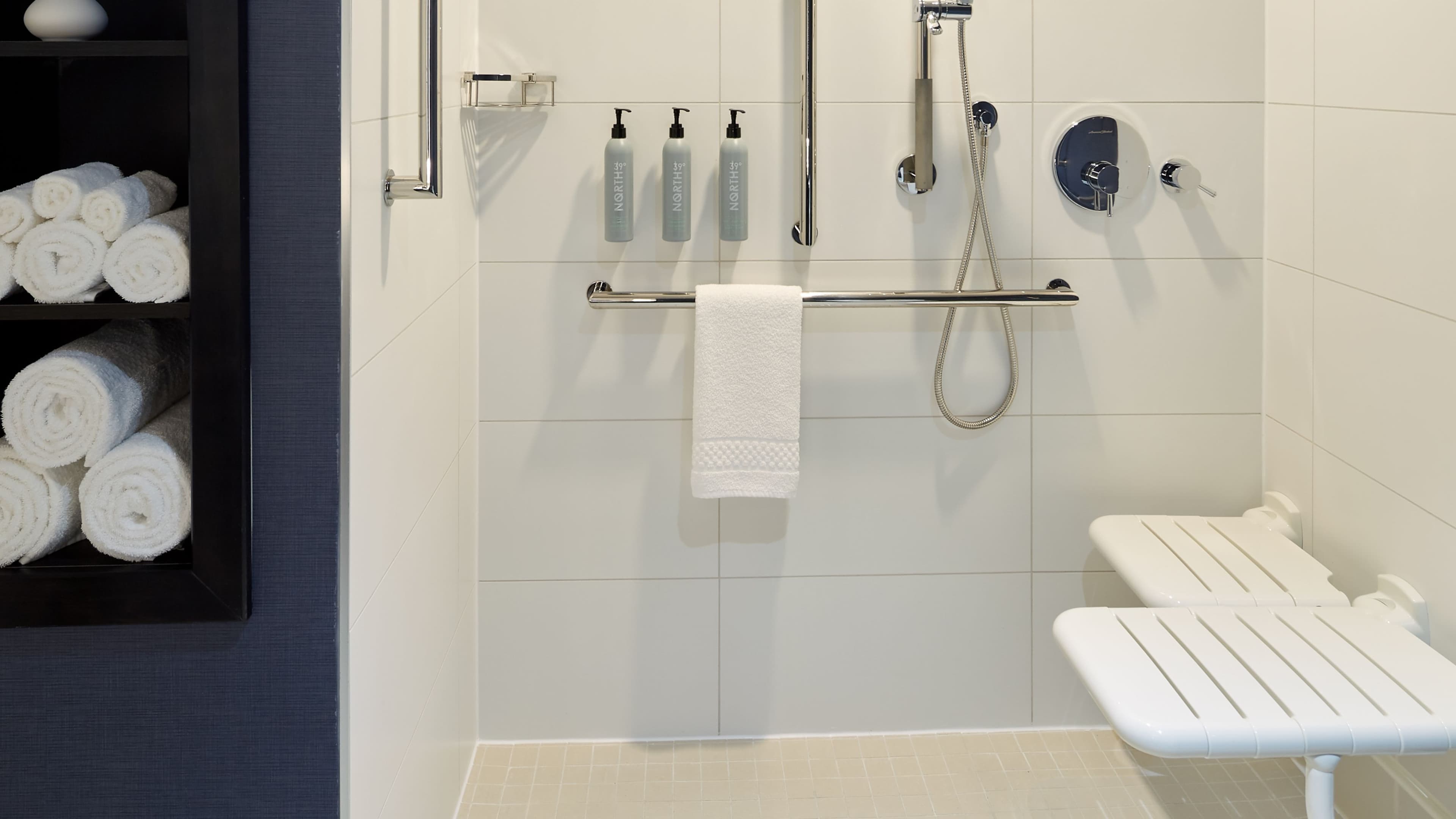 King Studio with sofabed - Image 10