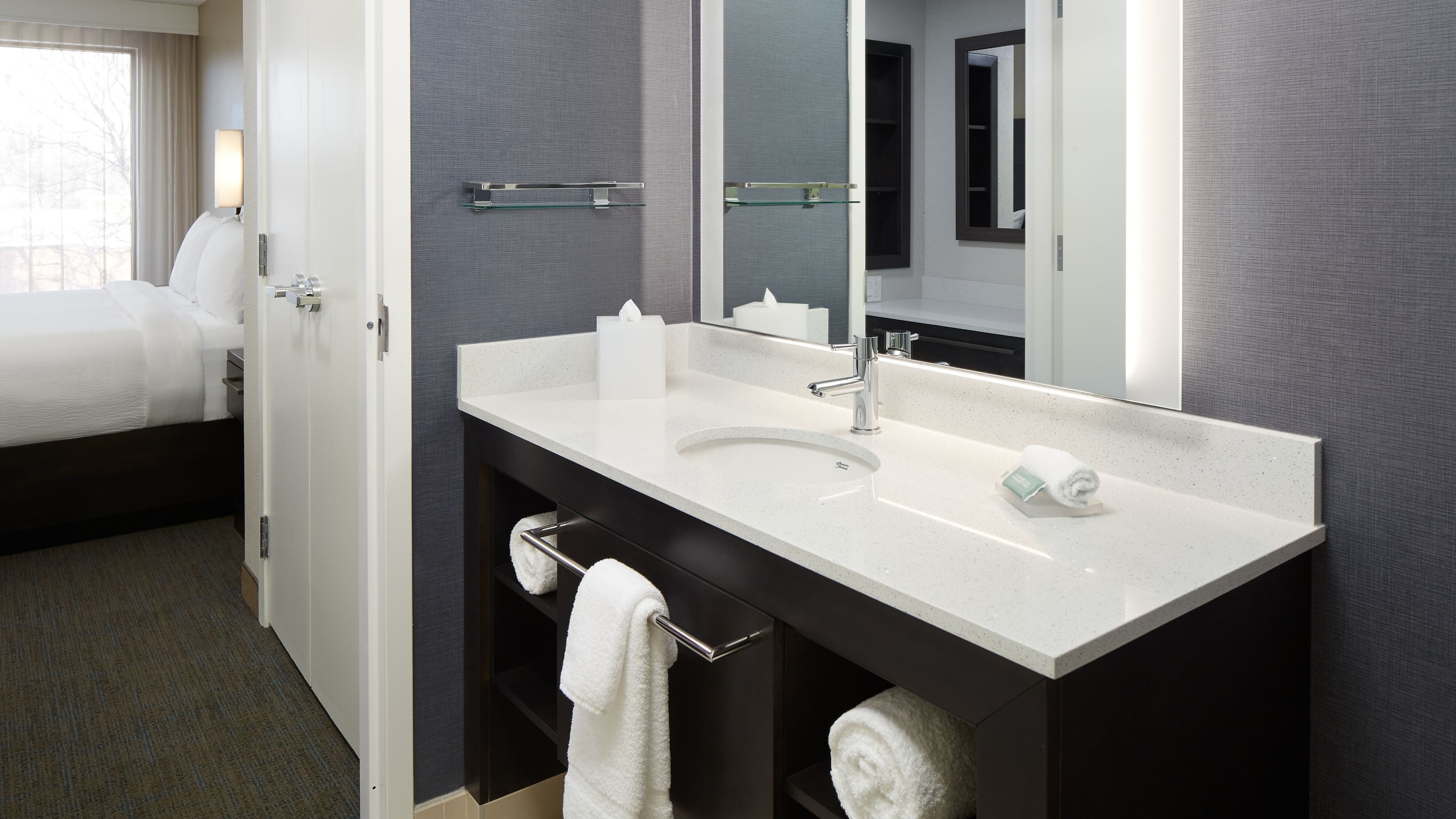 King Studio with sofabed - Image 6