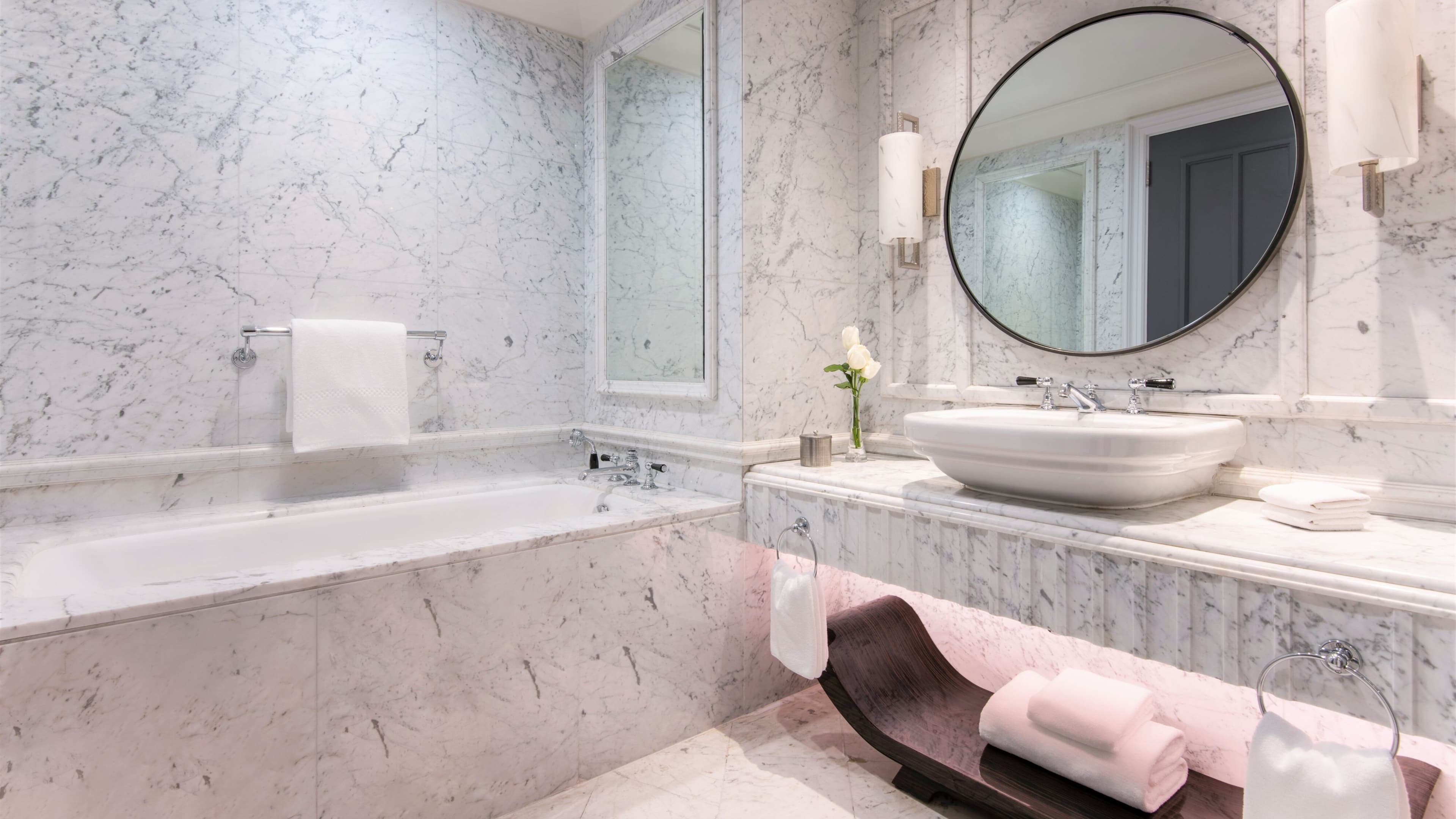 Deluxe Guest room - Image 5