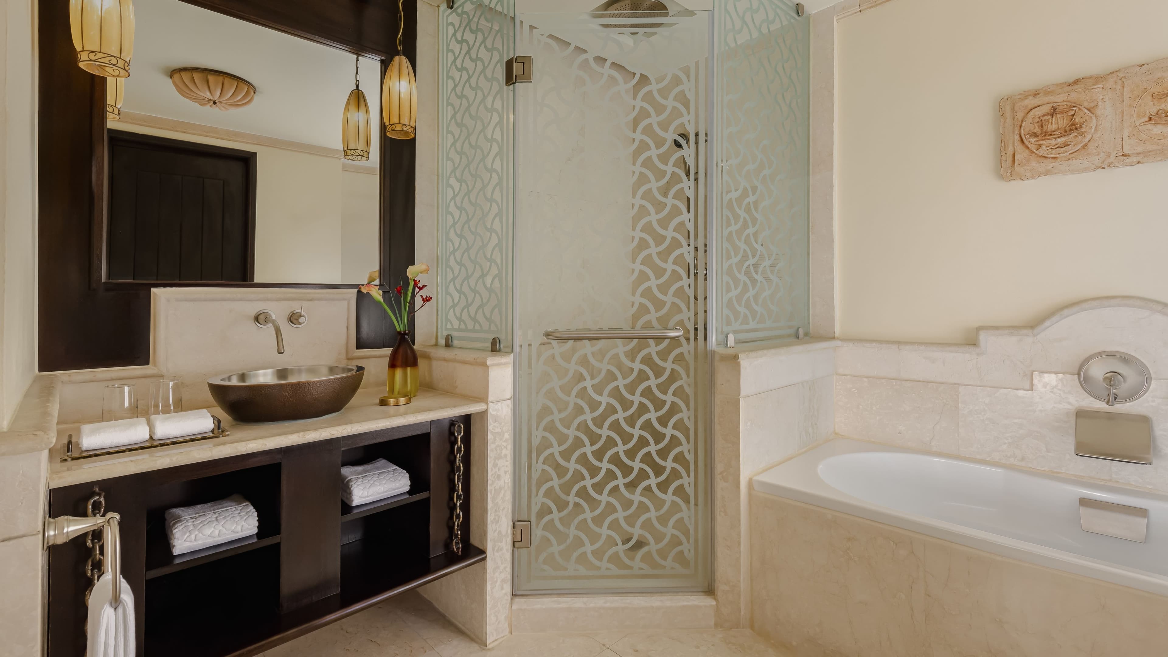 Deluxe Guest room - Image 7