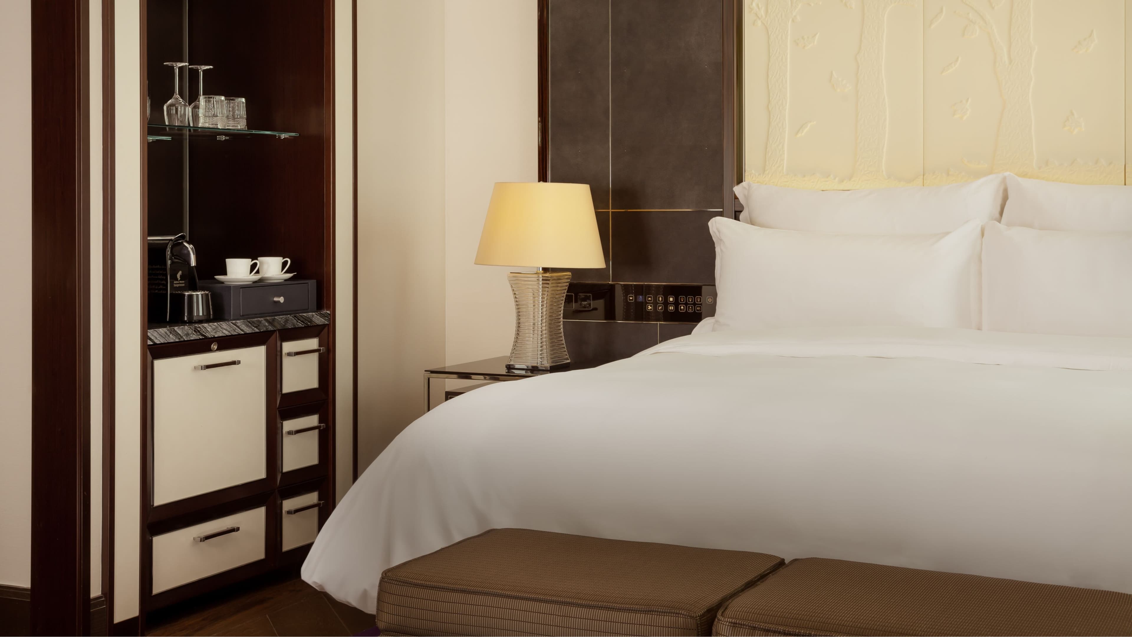 Deluxe Room - Image 5