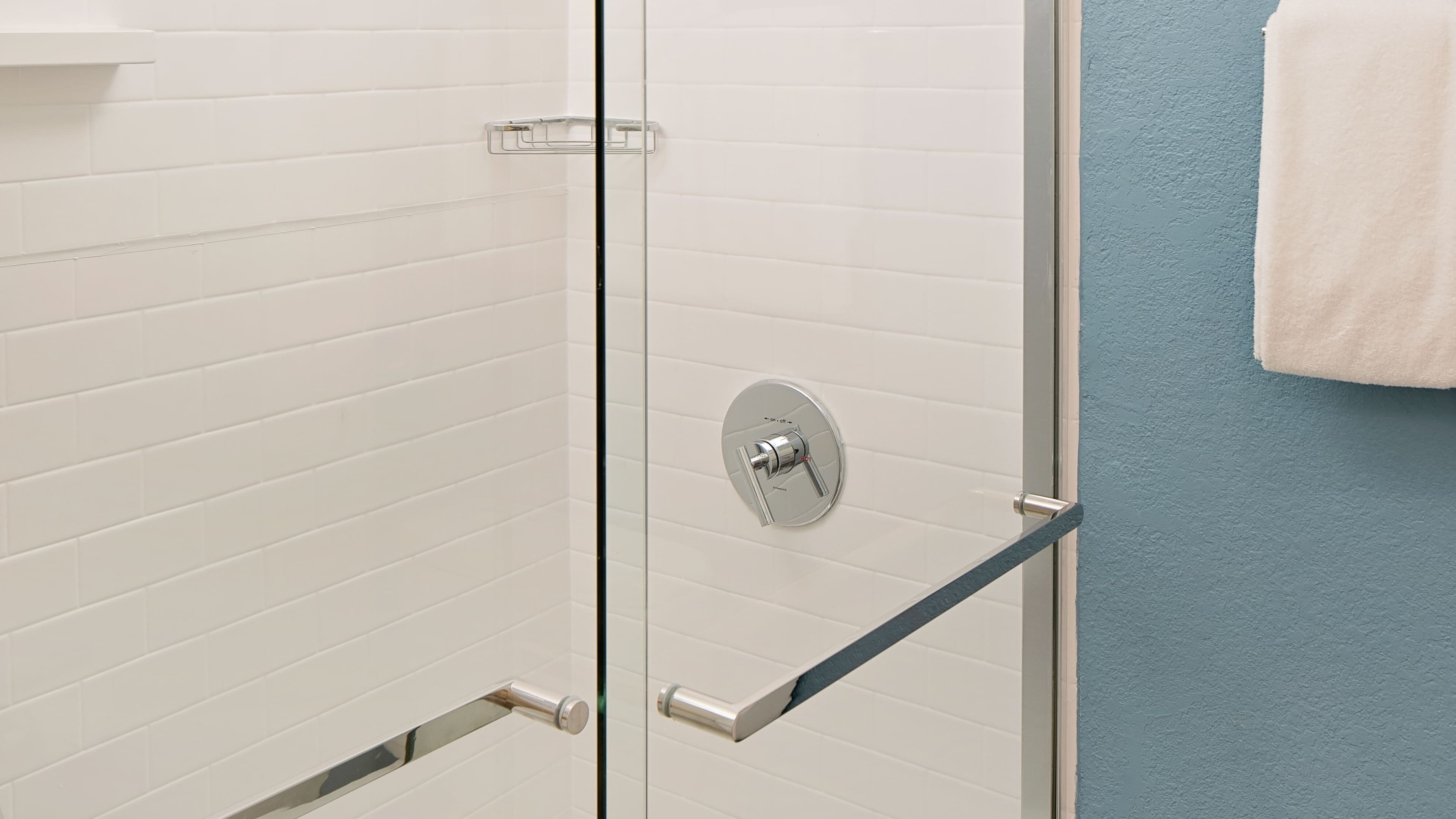 Queen Studio - Image 9