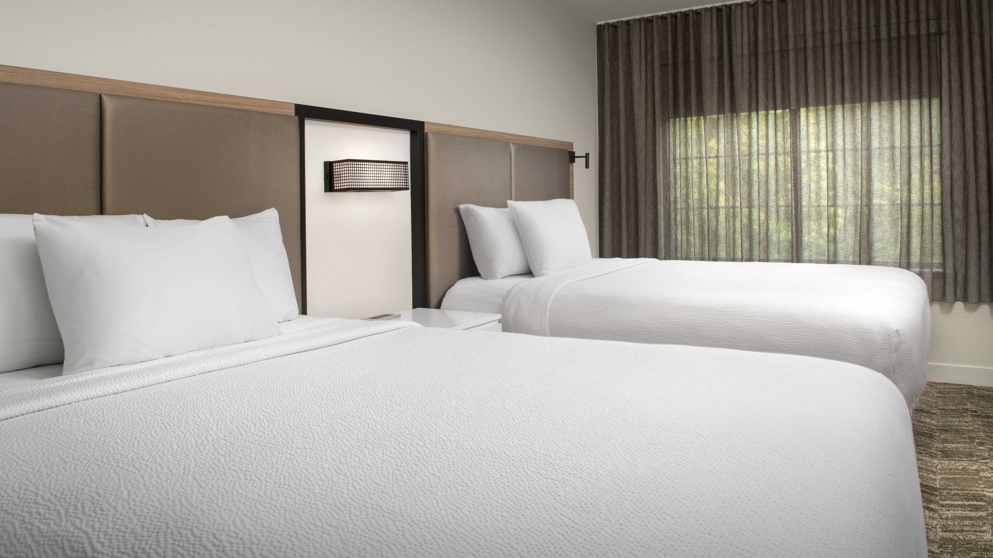 Two Queens - Image 2