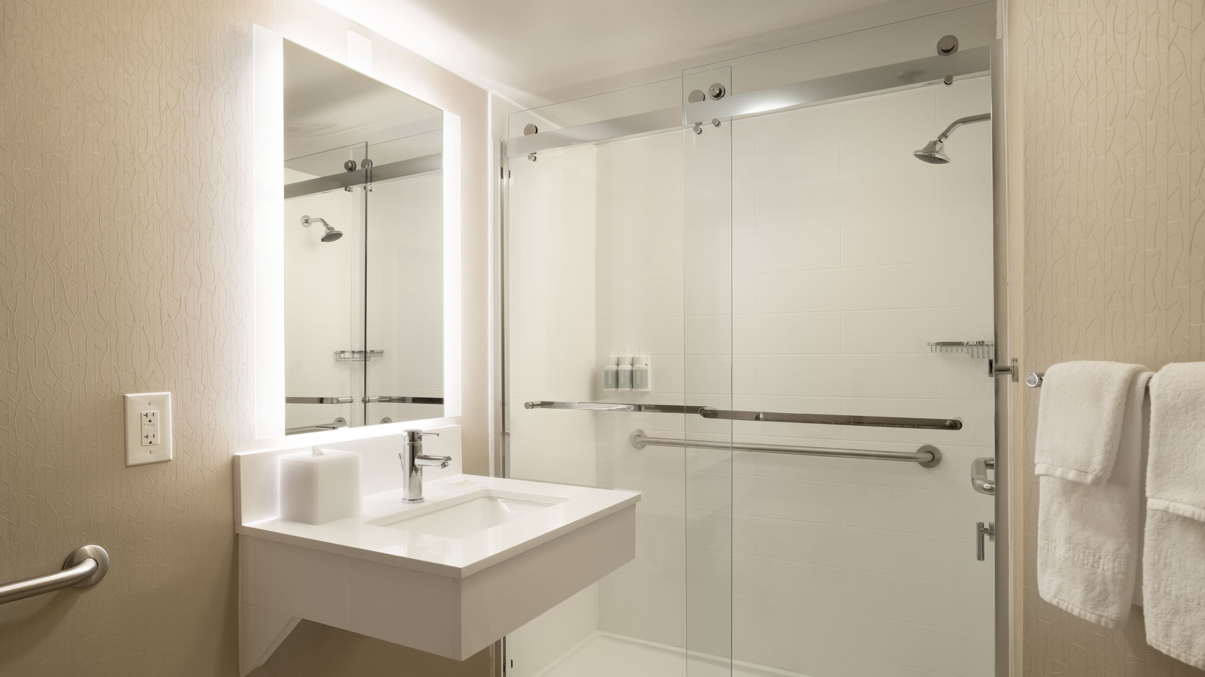 Queen Queen Suite - Image 11