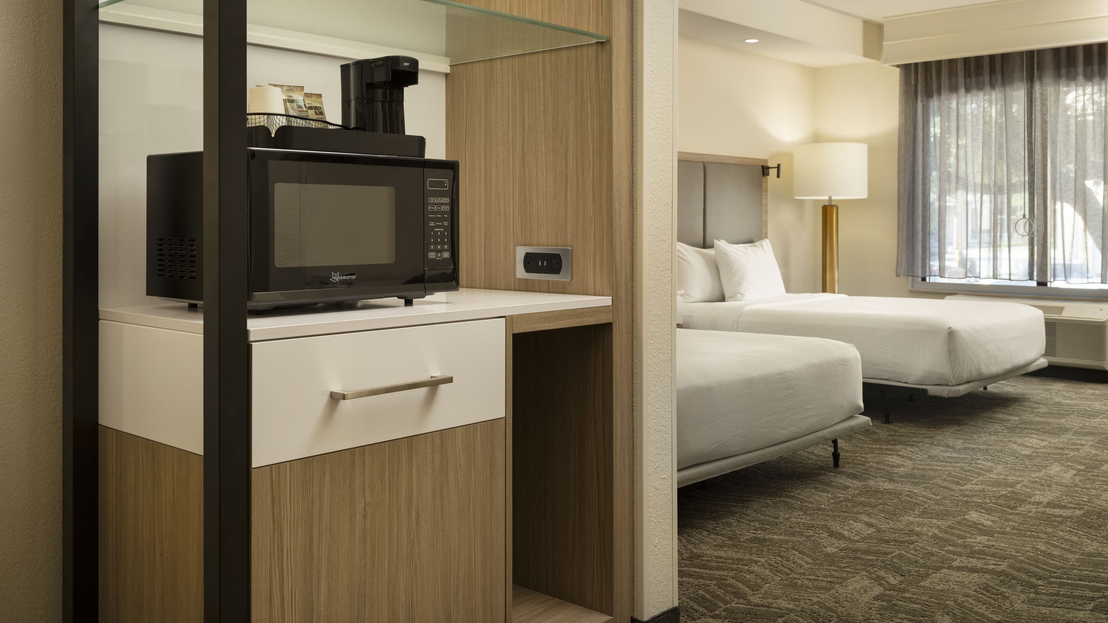 Queen Queen Suite - Image 8