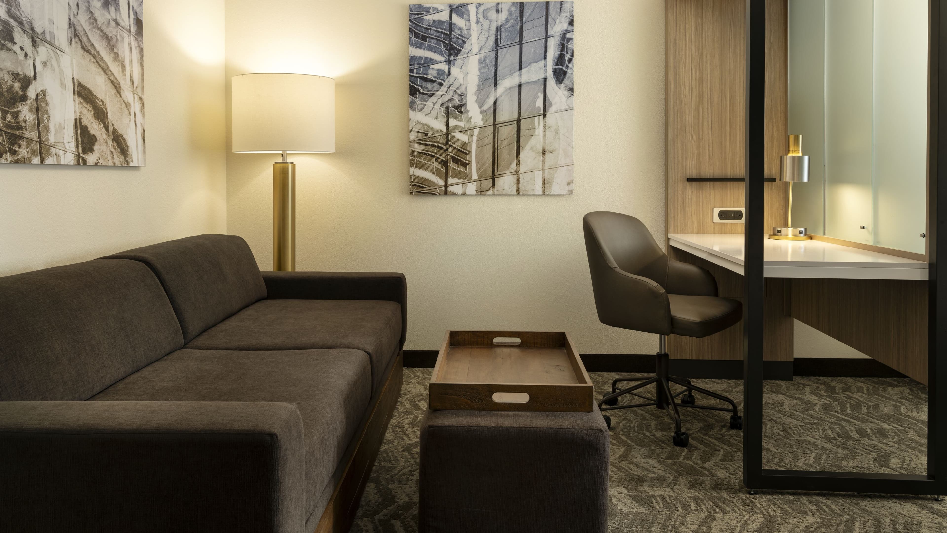 Queen Queen Suite - Image 4