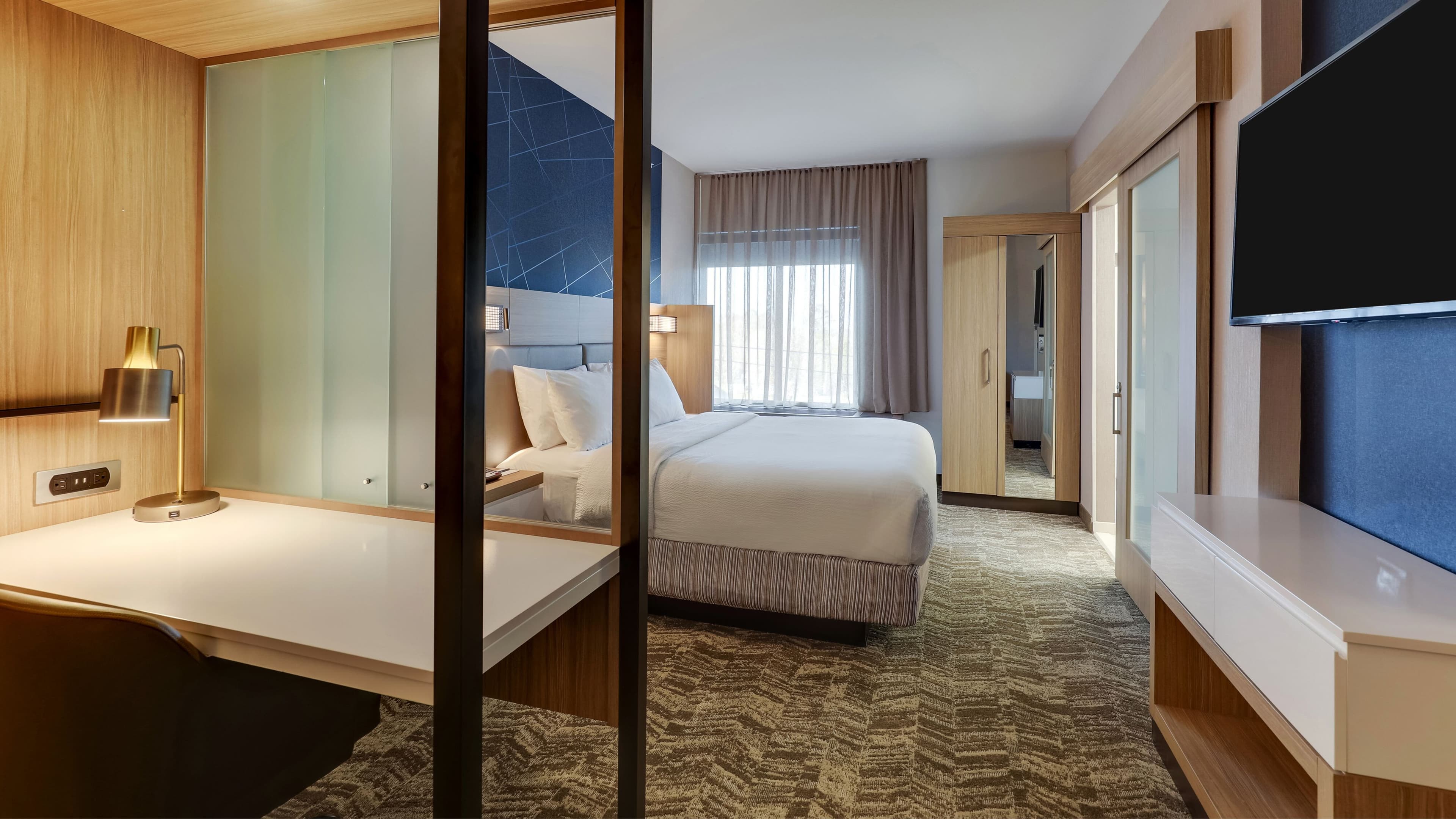 1 King Guest Room - Image 8