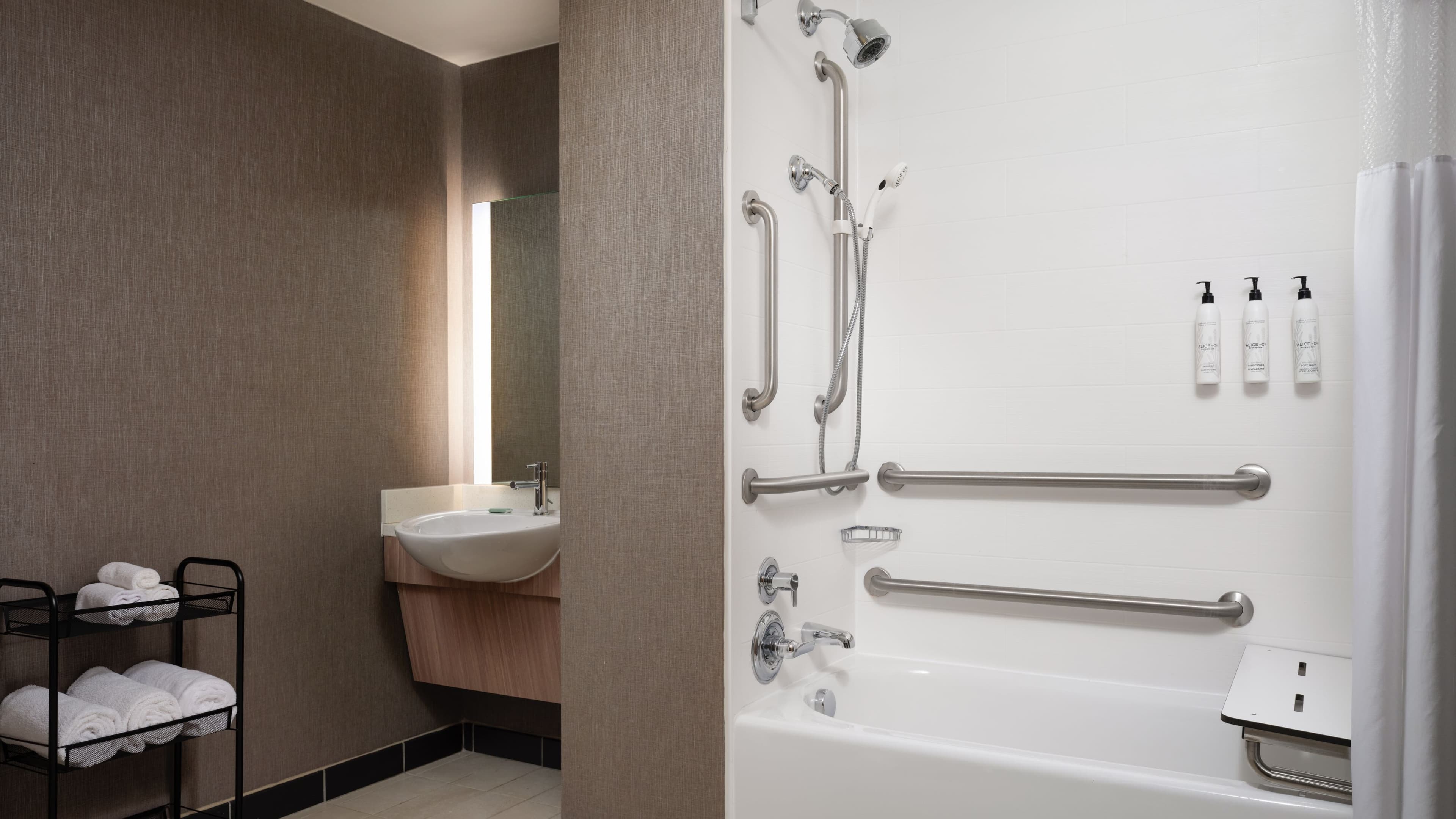 King Studio Suite - Image 7