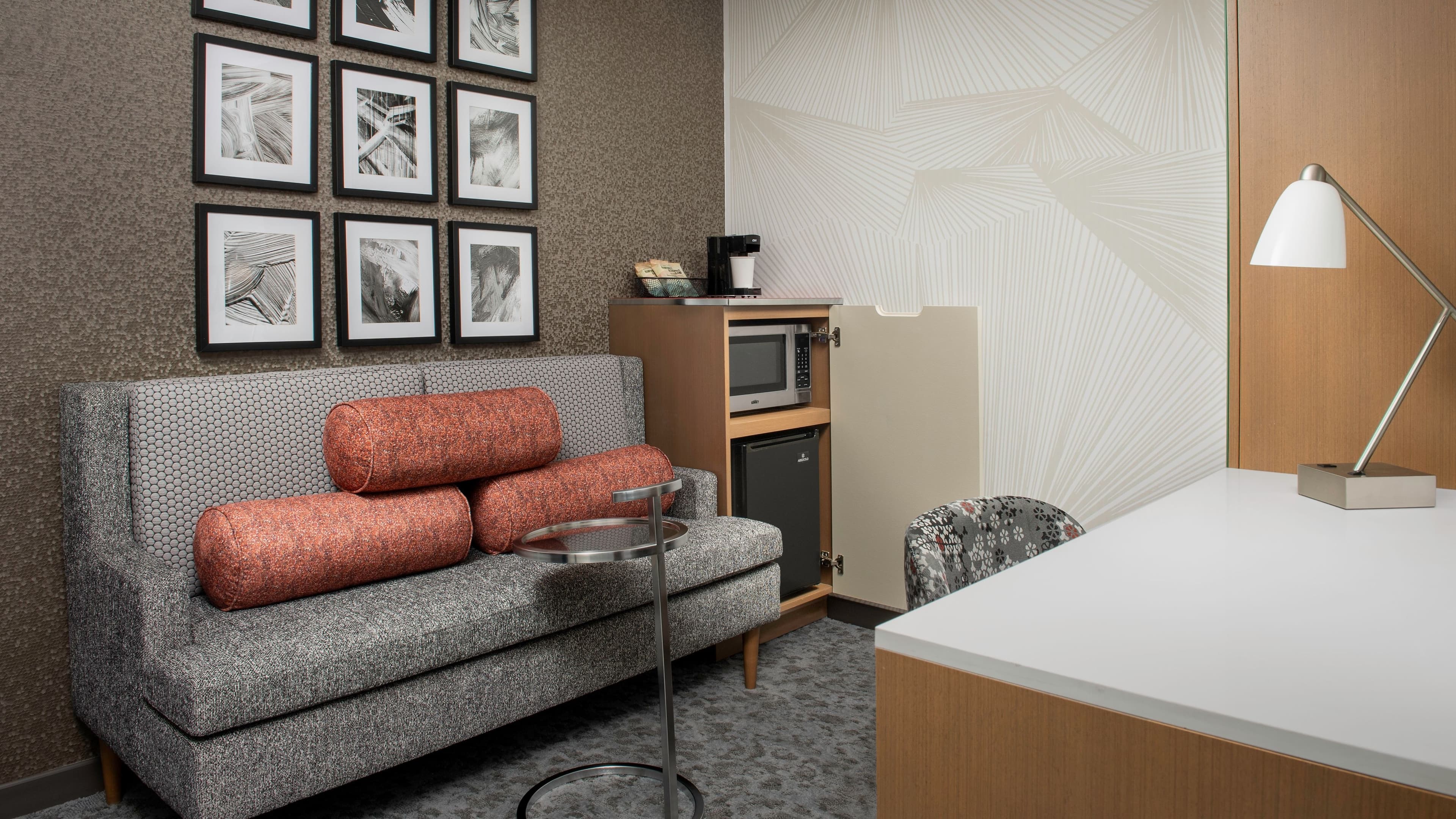 Standard King Room - Image 2