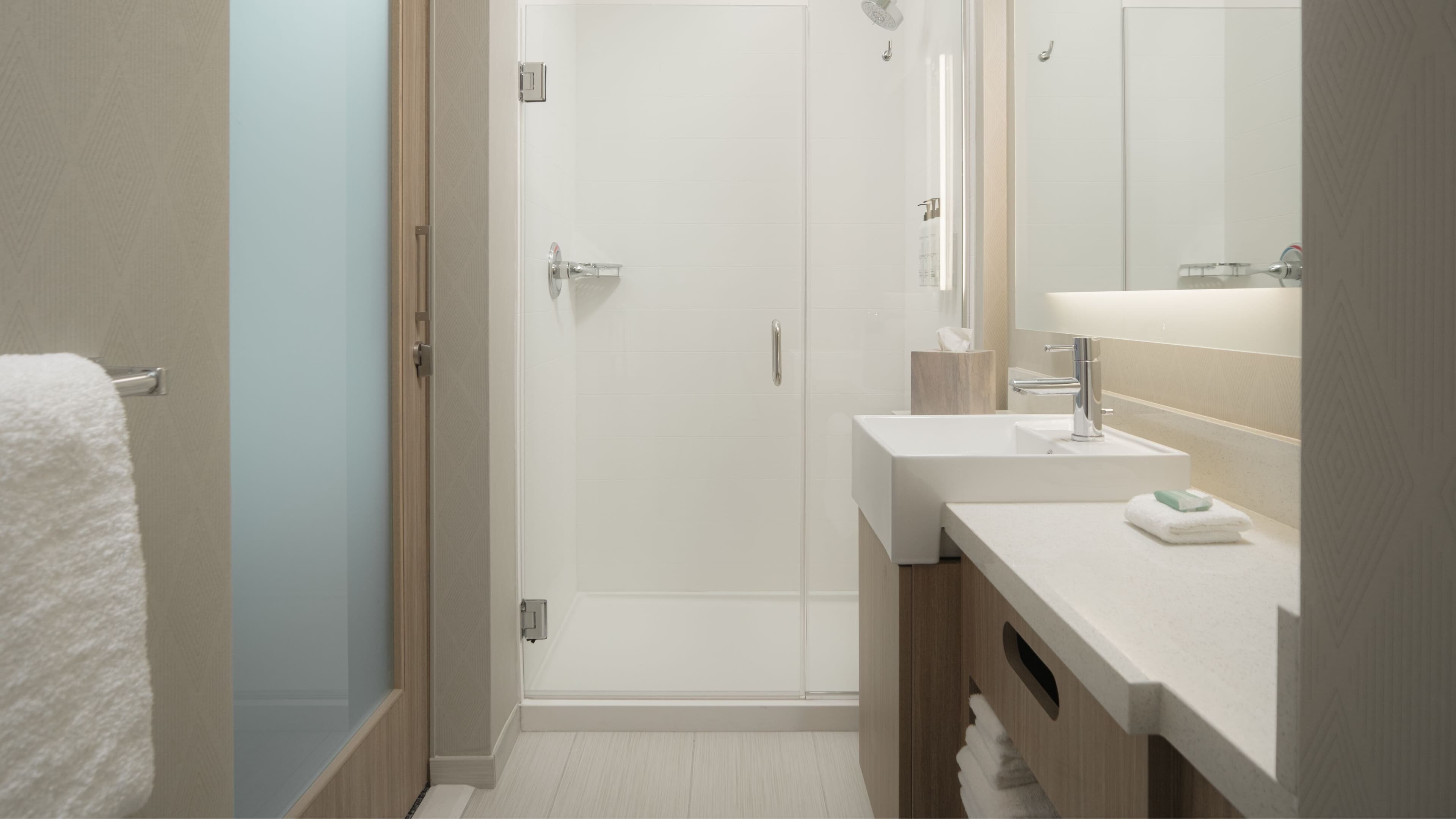 Queen Queen Suite - Image 7