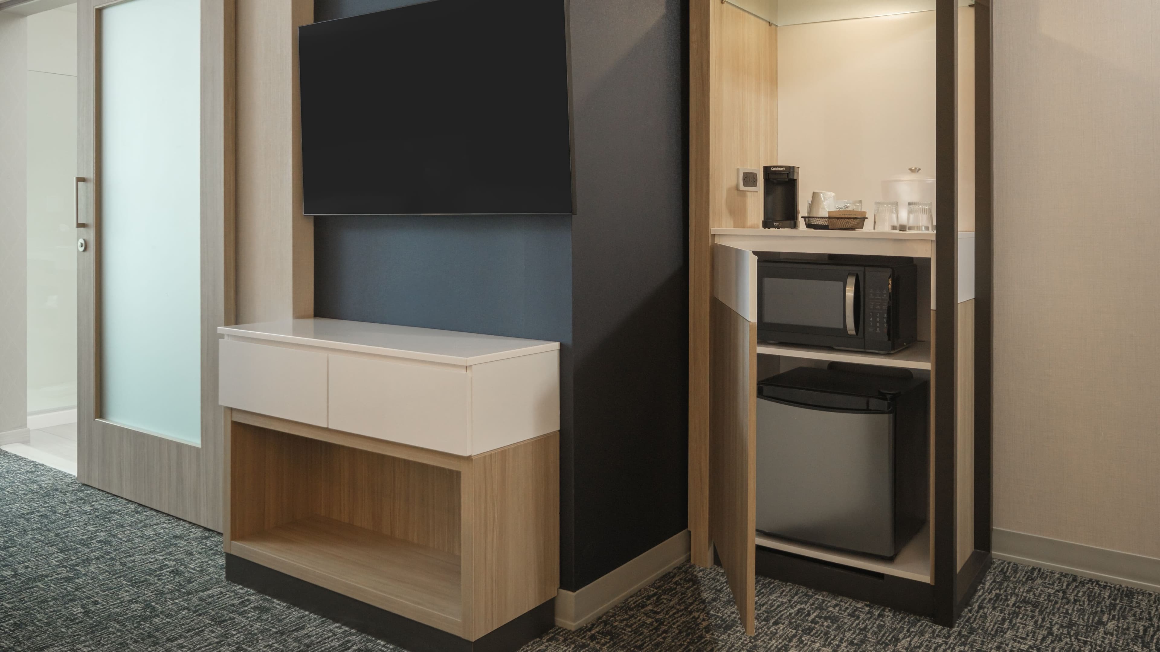 Queen Queen Suite - Image 6