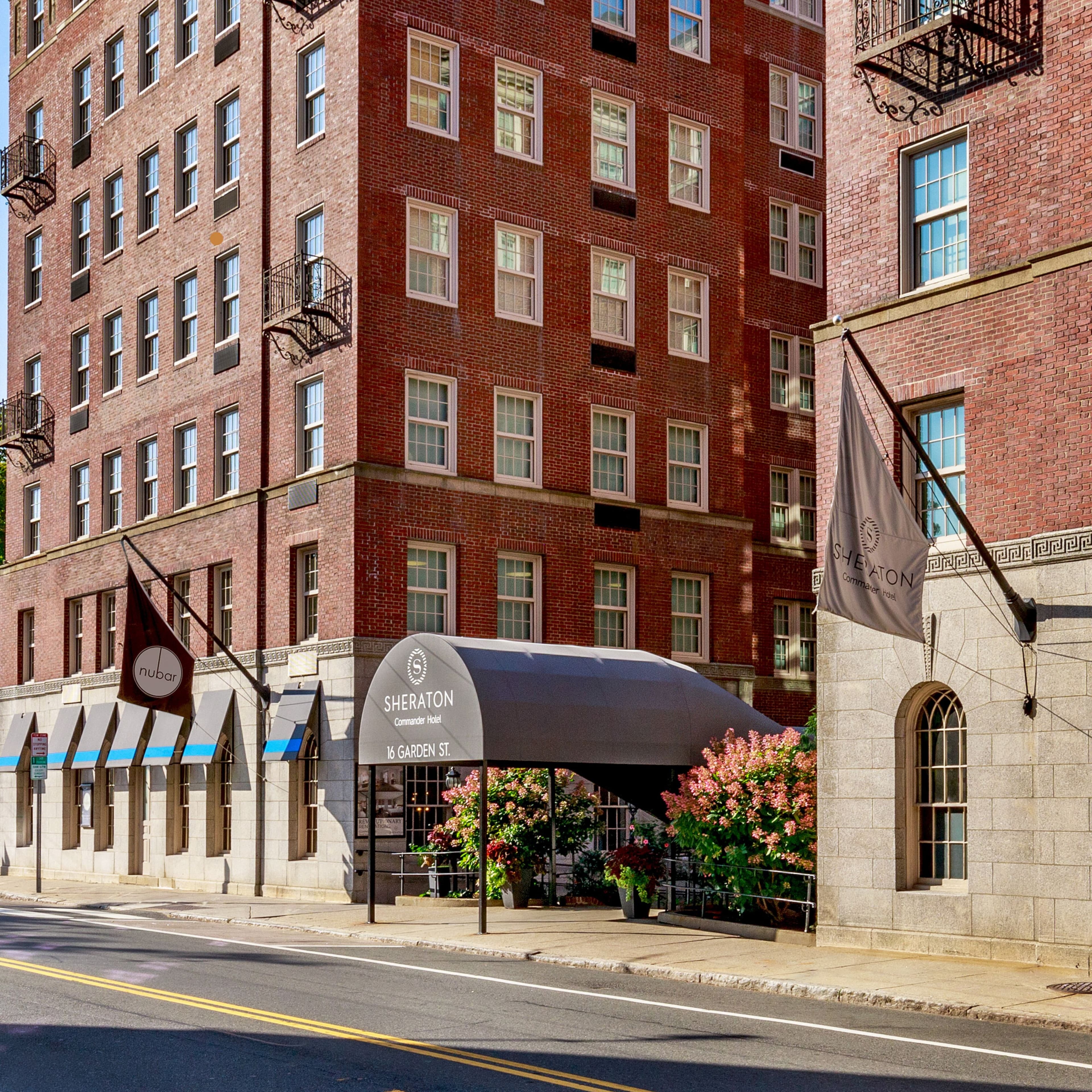 Sheraton Commander Hotel