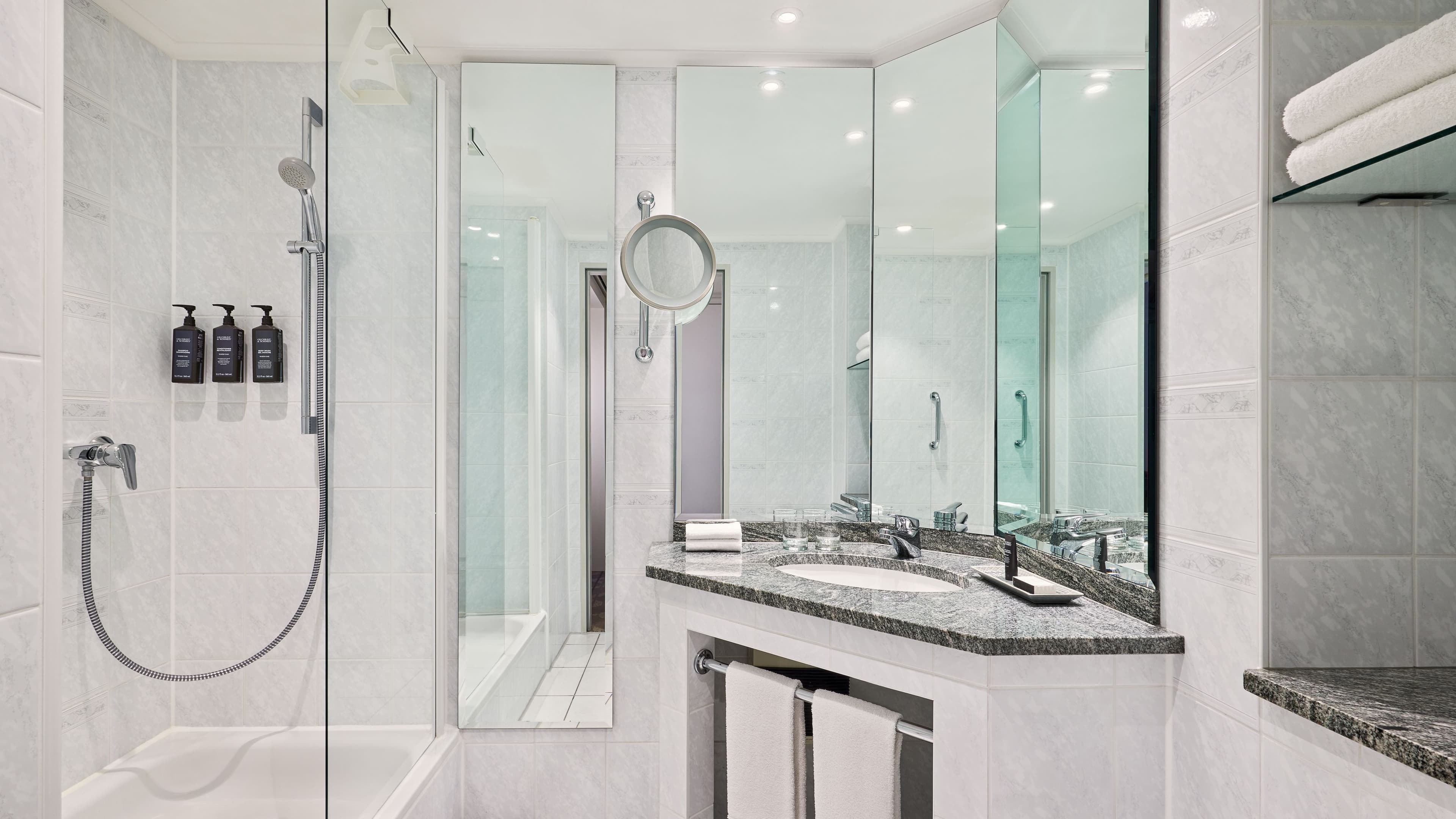 Superior Room - Image 10