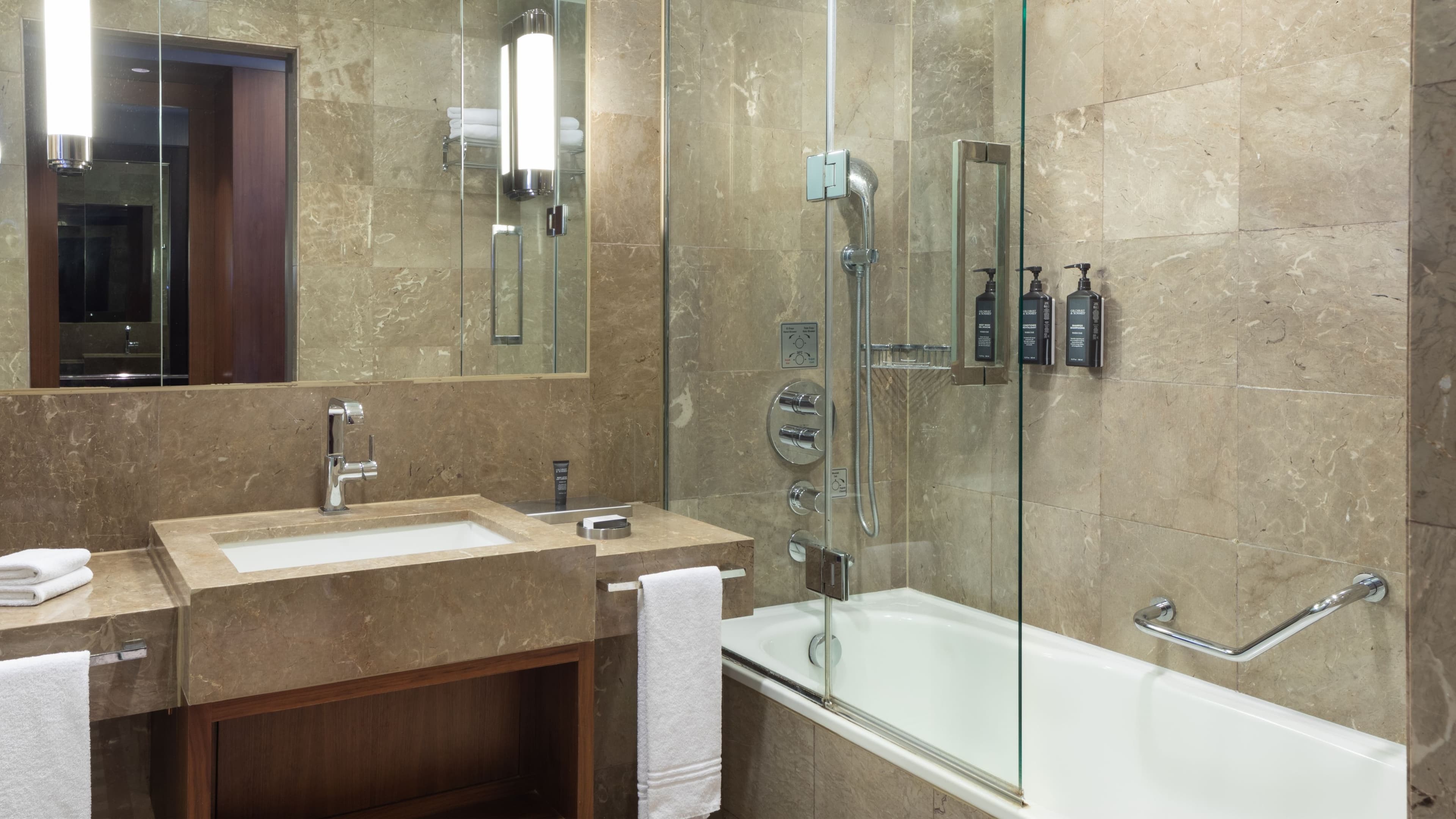 Classic Guest Room - Image 7