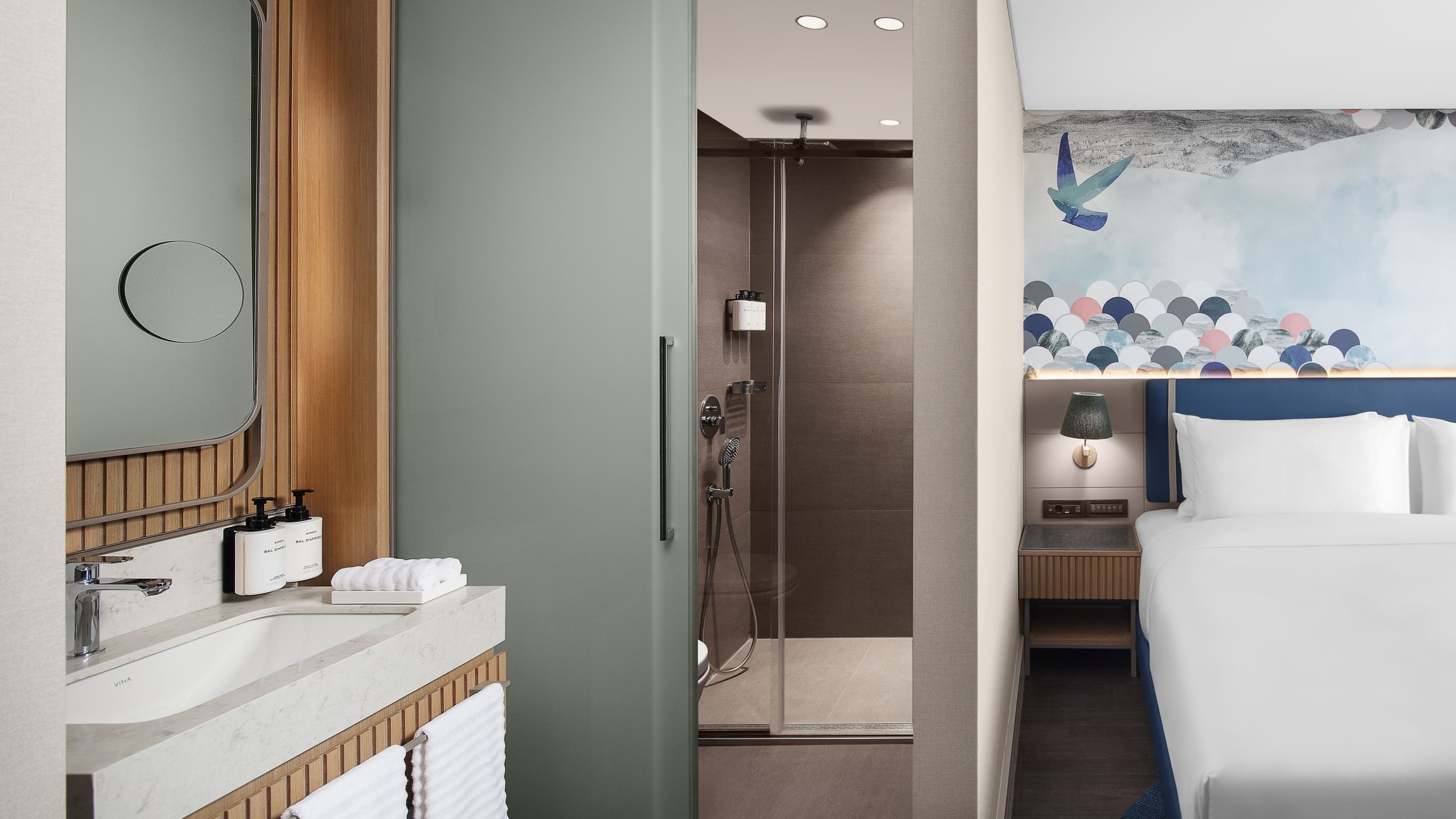 Superior King Room - Image 7