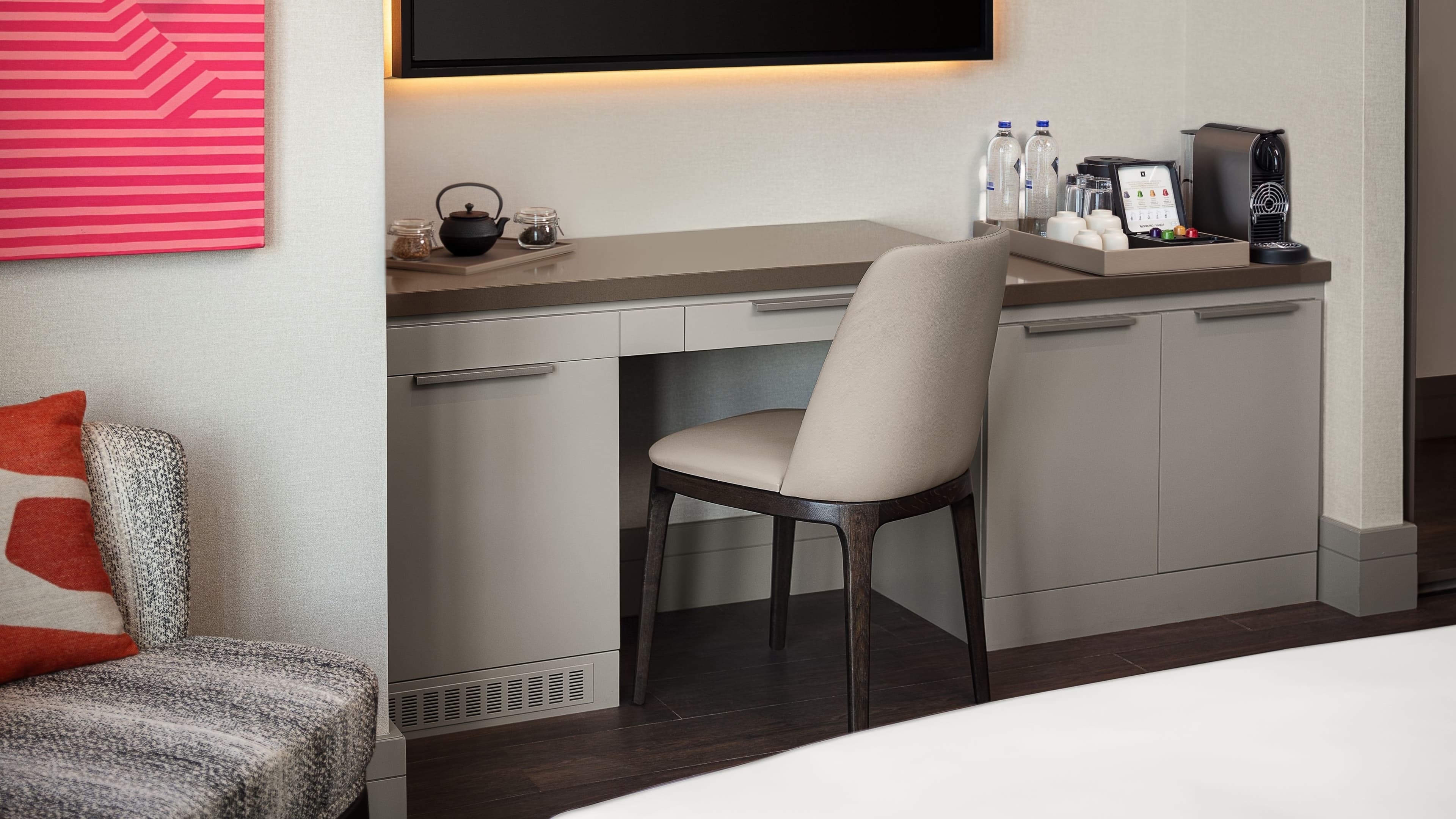 Superior King Room - Image 6