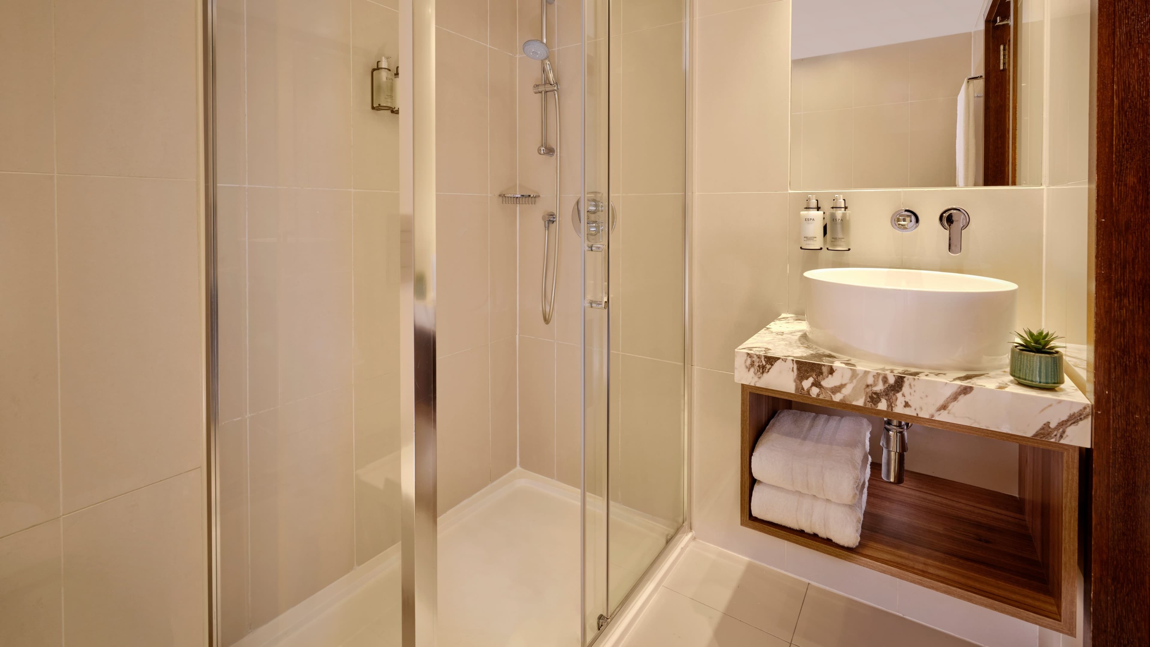 Renovated Cura Queen - Image 4