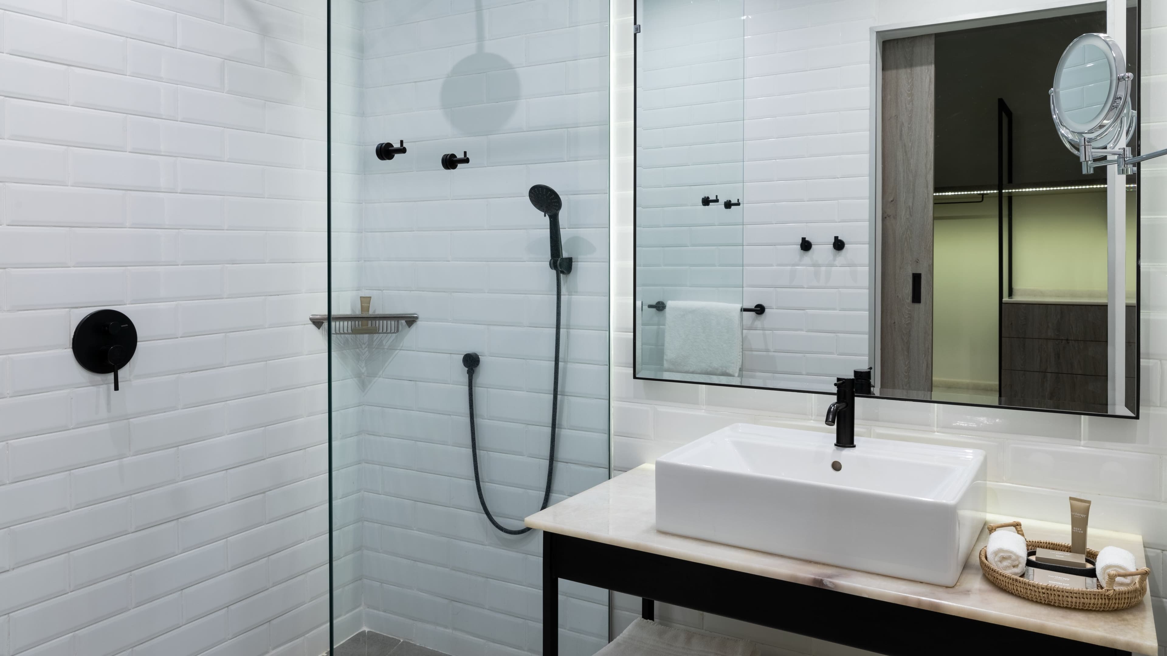 Deluxe Guest room - Image 5