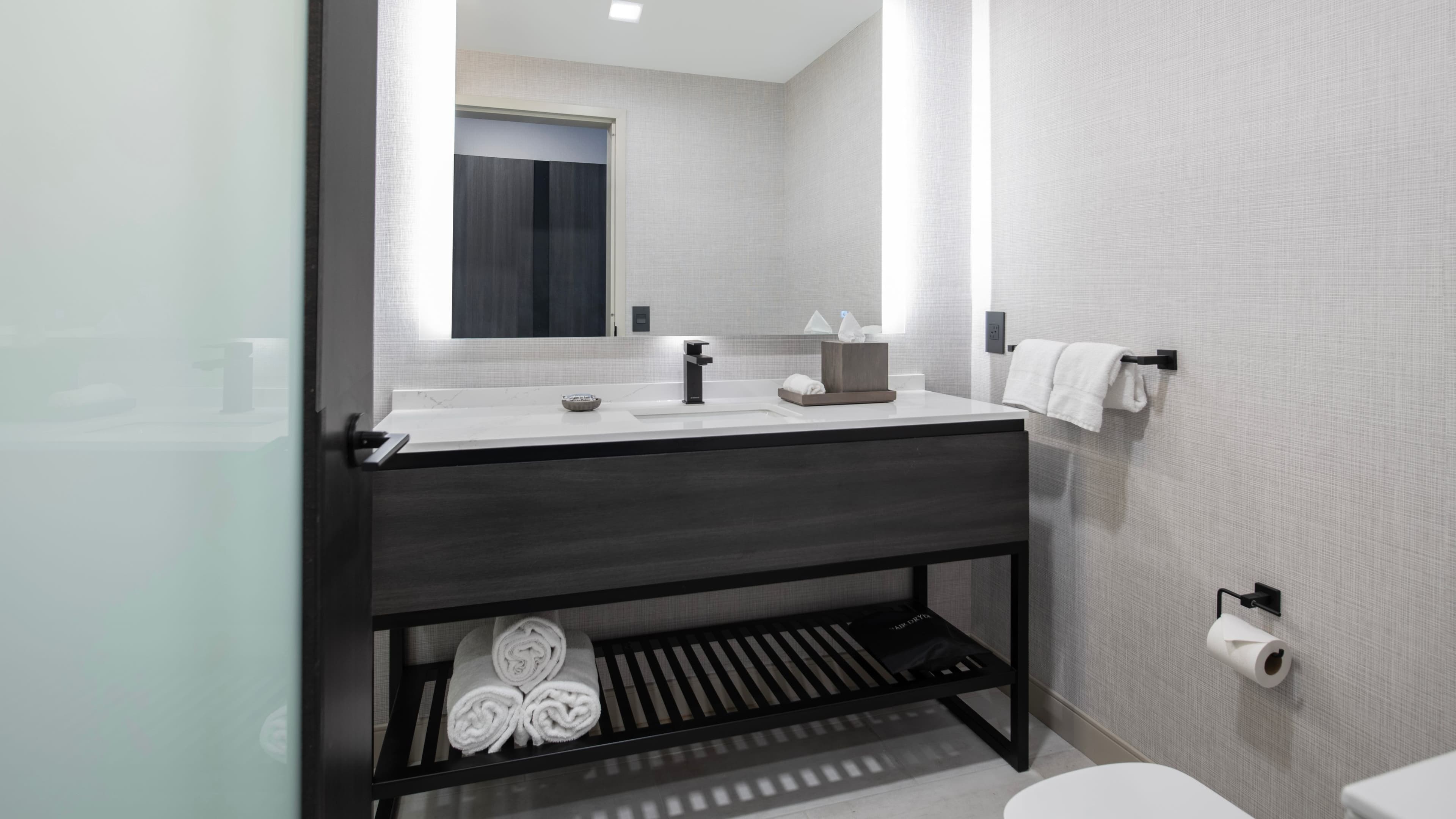 Standard King Guest Room - Image 7