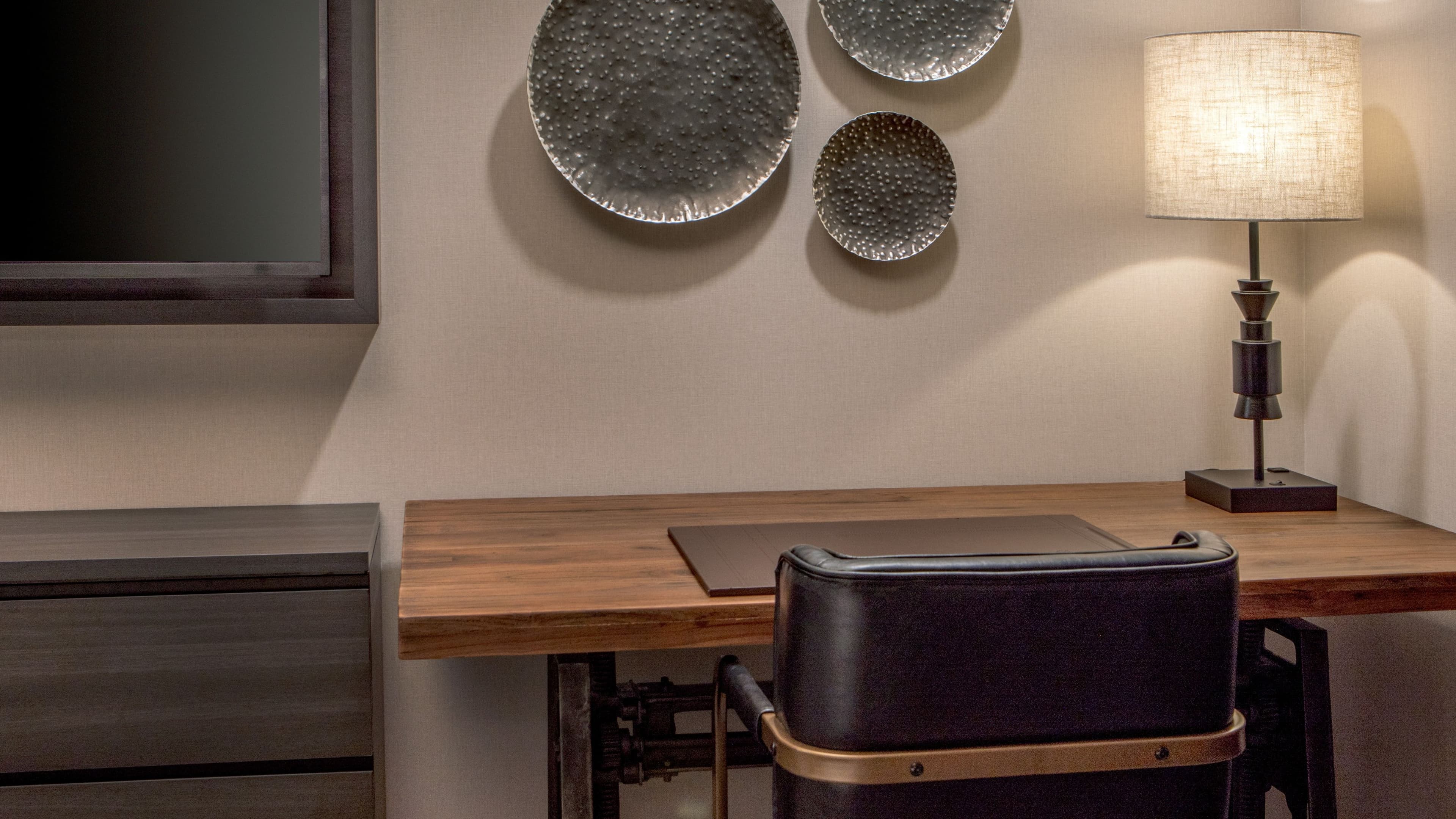 Standard King Guest Room - Image 3