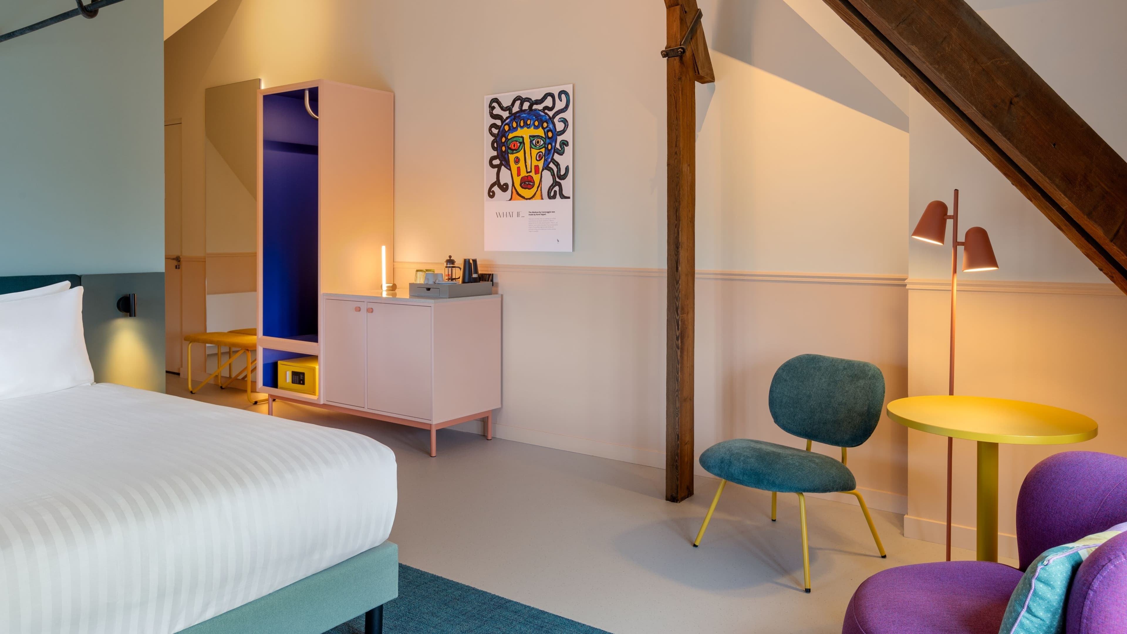 Deluxe King Room - Image 8