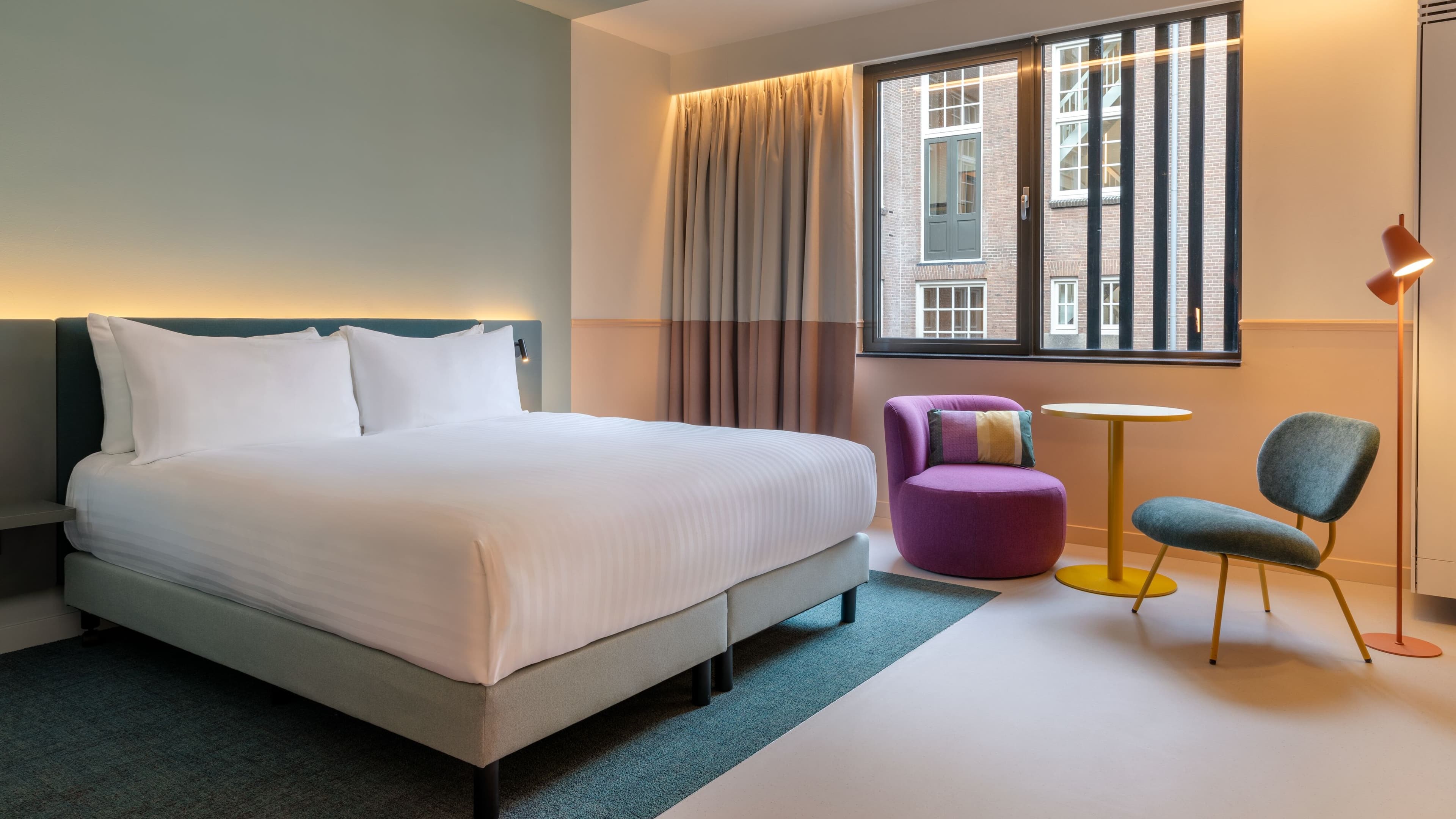 Deluxe King Room - Image 6